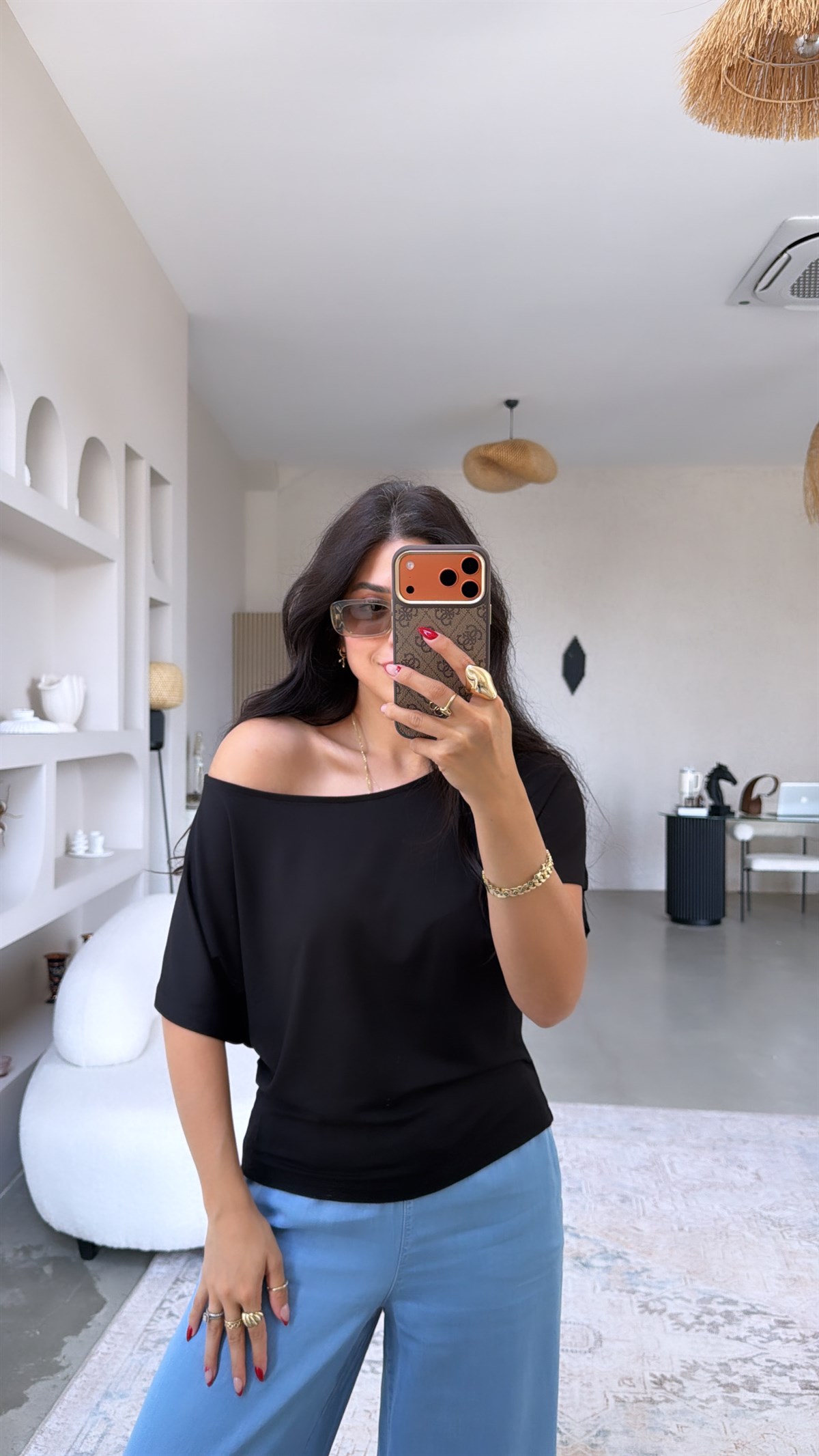Siyah İnce Omzu Açık Tshirt