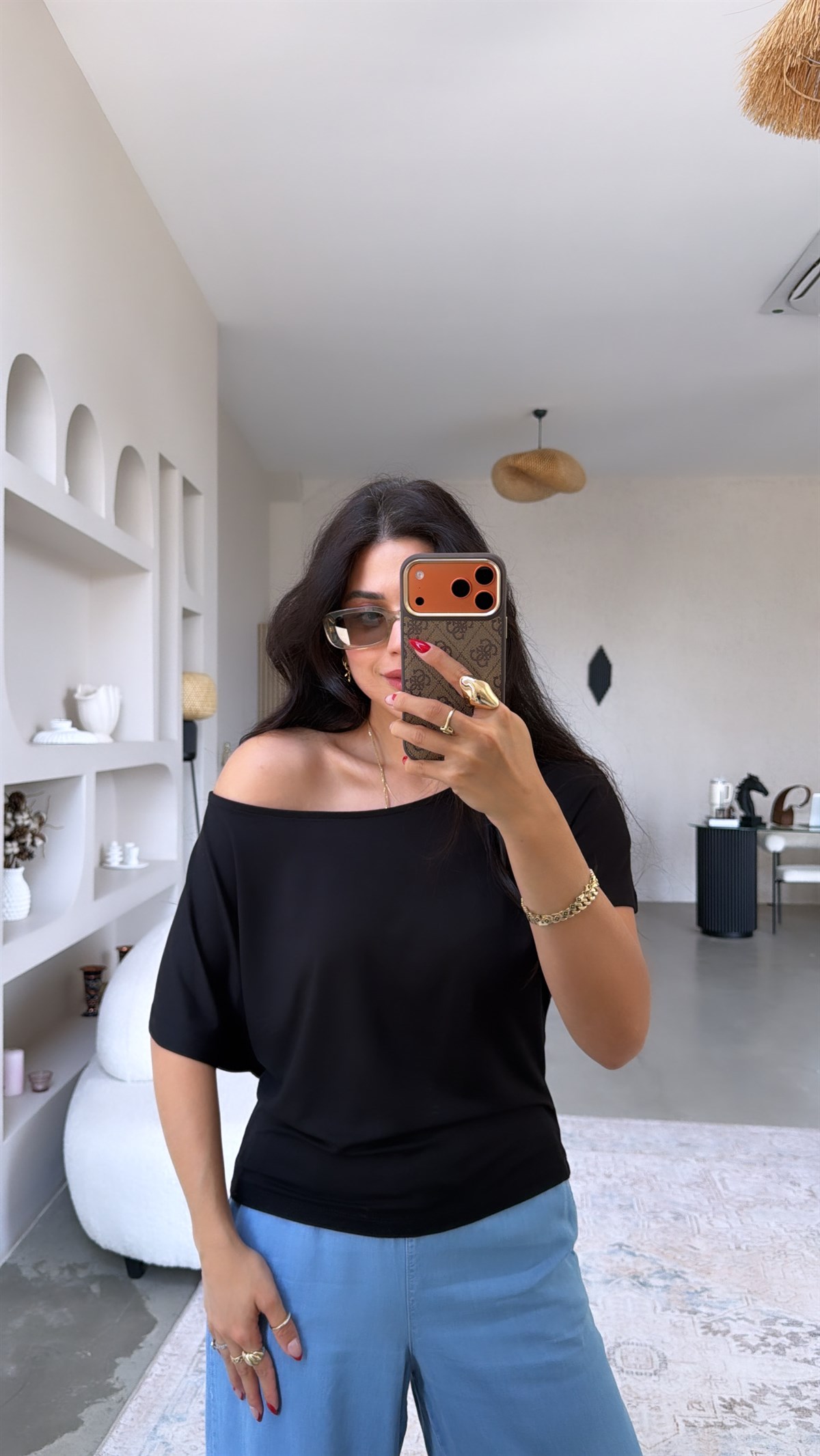 Siyah İnce Omzu Açık Tshirt
