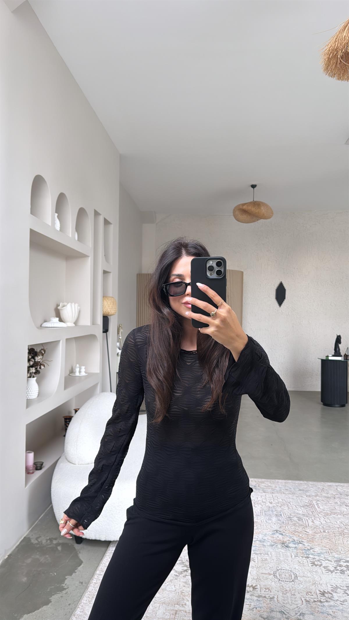 Siyah İstiridye Desenli Transparan Bluz