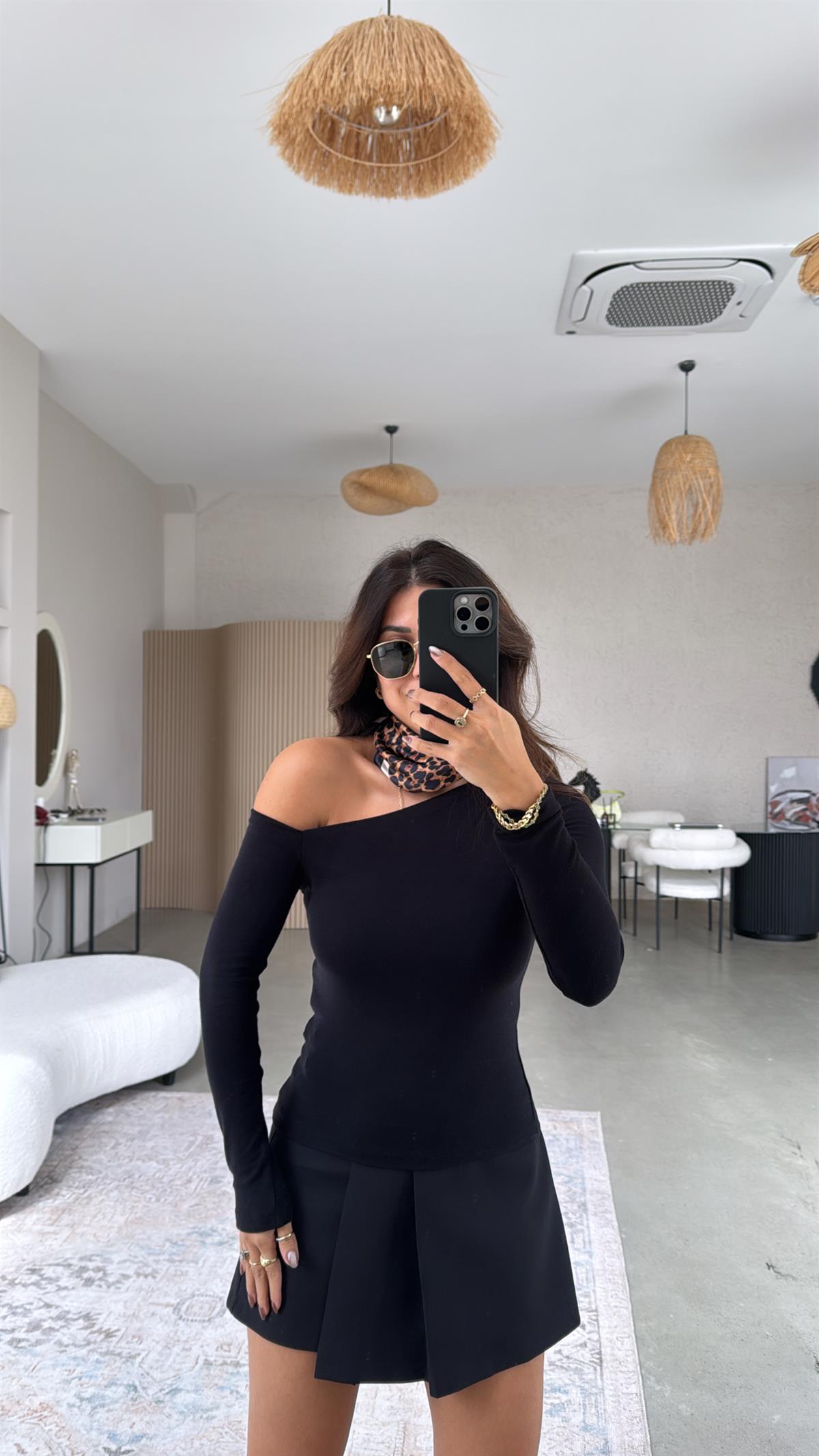 Siyah İthal Modal Kumaş Omzu Açık Bluz