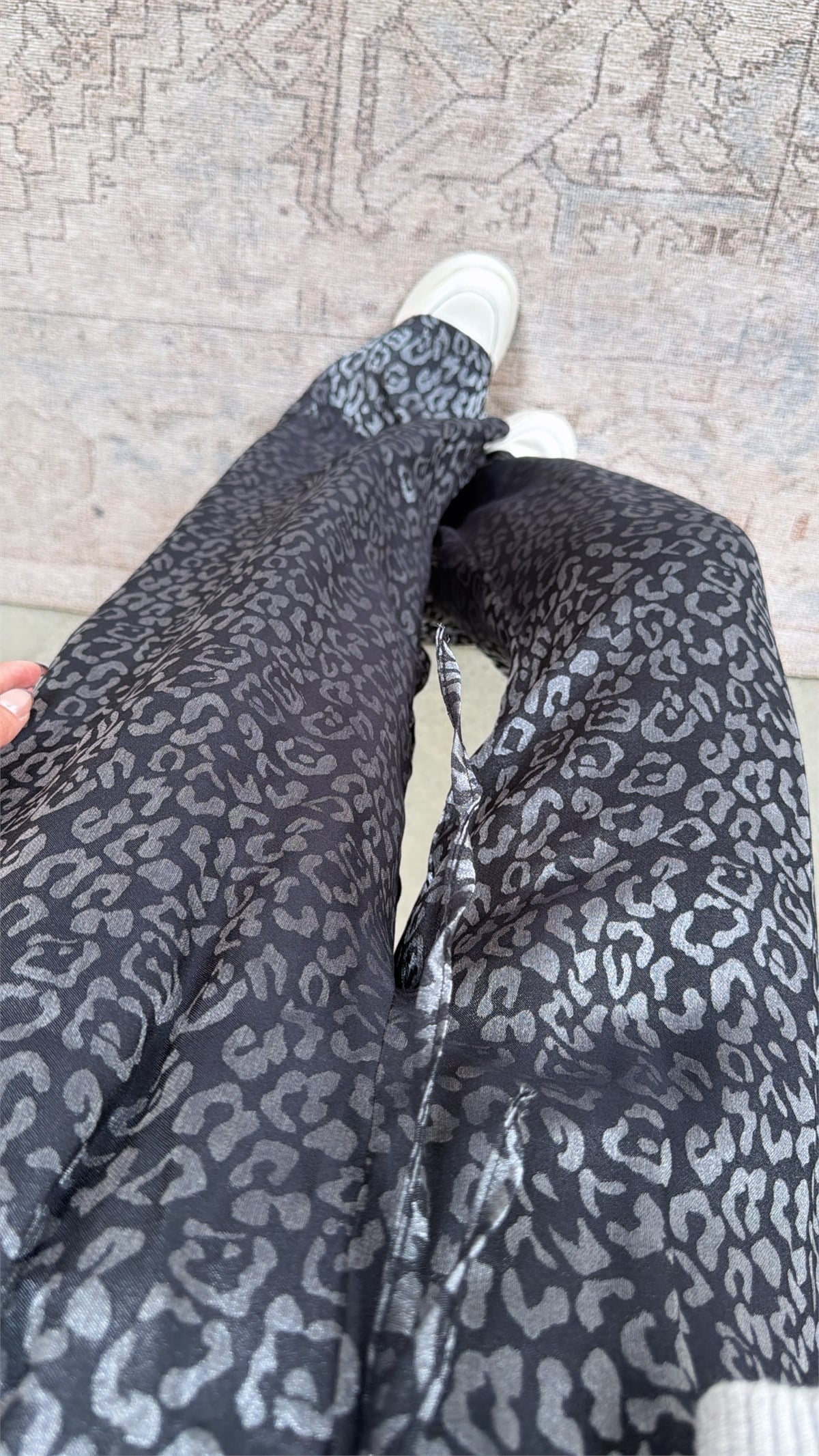 Siyah Jakarlı Leoparlı Pantolon