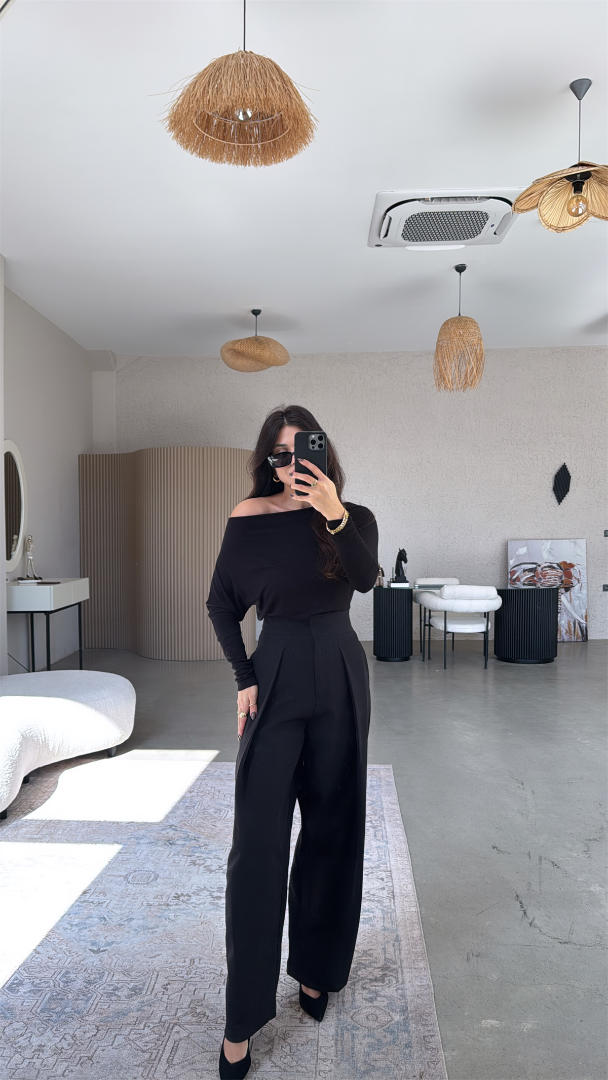 Siyah Kapalı Pileli Kumaş Pantolon