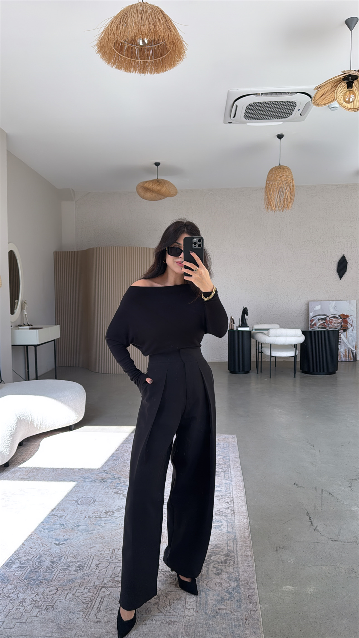 Siyah Kapalı Pileli Kumaş Pantolon