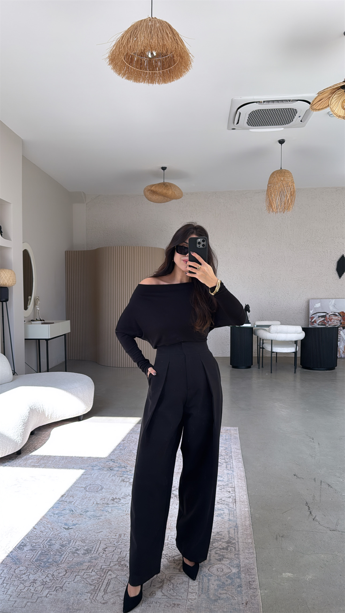 Siyah Kapalı Pileli Kumaş Pantolon