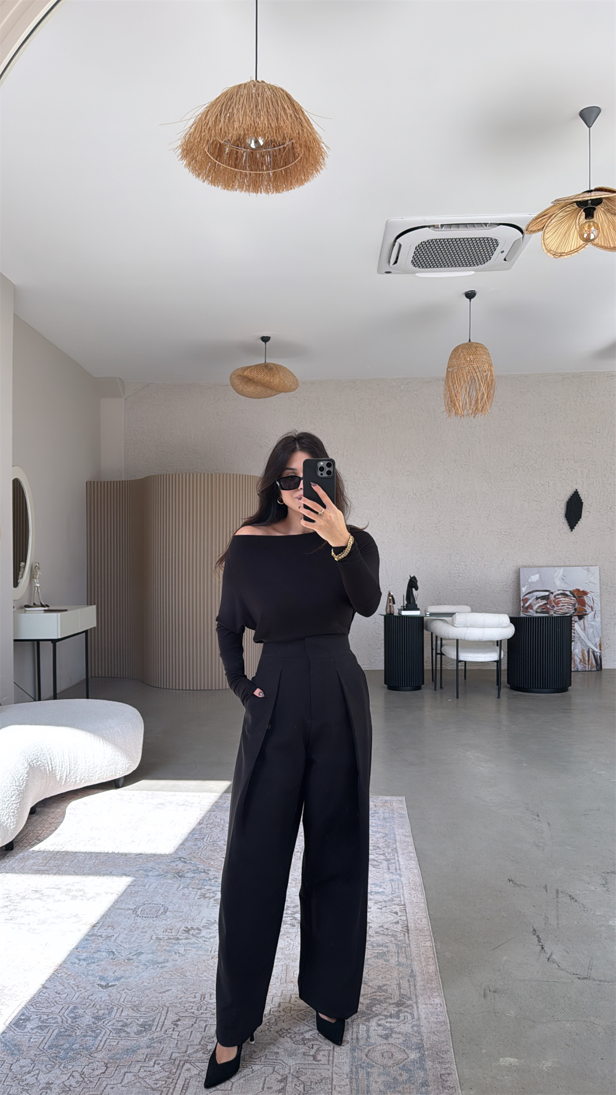 Siyah Kapalı Pileli Kumaş Pantolon