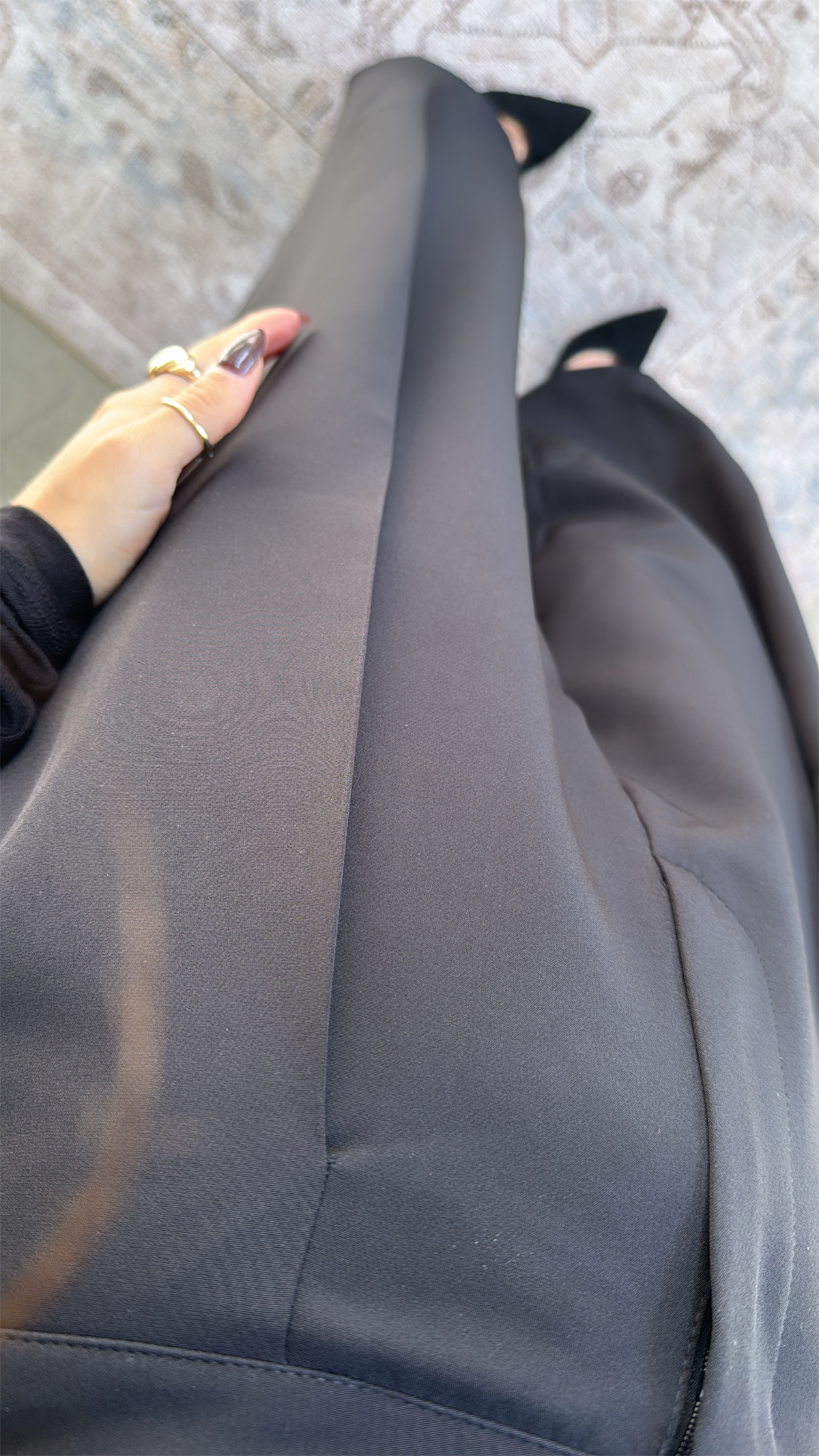 Siyah Kapalı Pileli Kumaş Pantolon