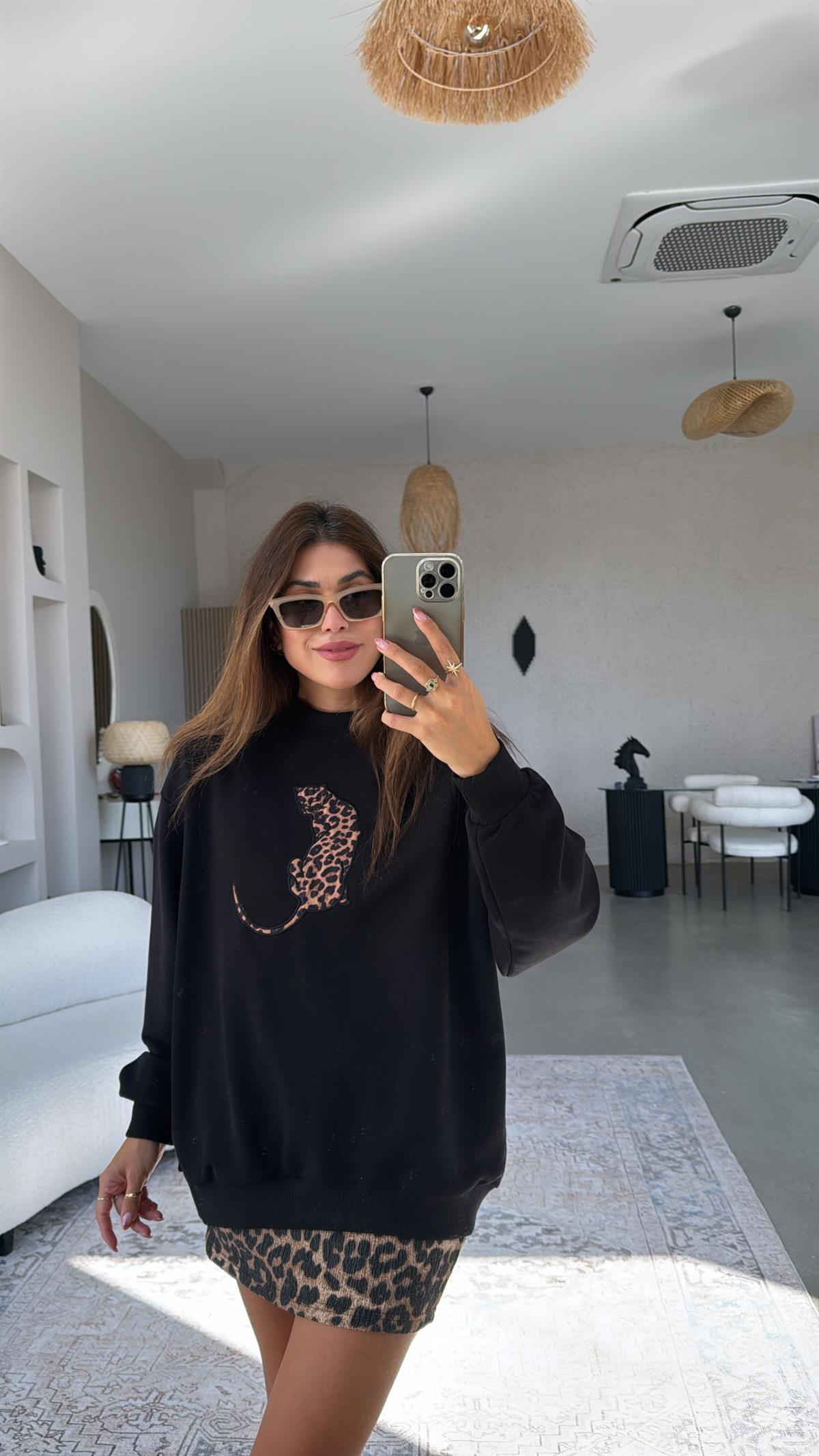 Siyah Kaplan Nakışlı İki İplik Sweatshirt