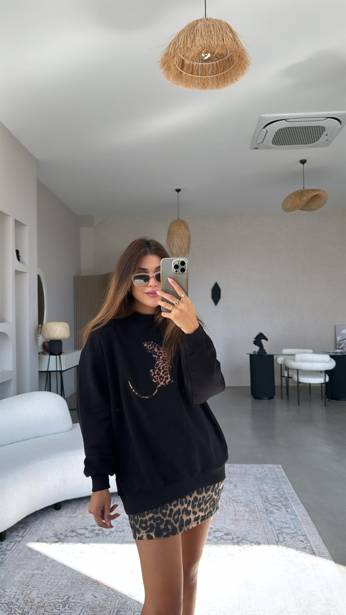 Siyah Kaplan Nakışlı İki İplik Sweatshirt