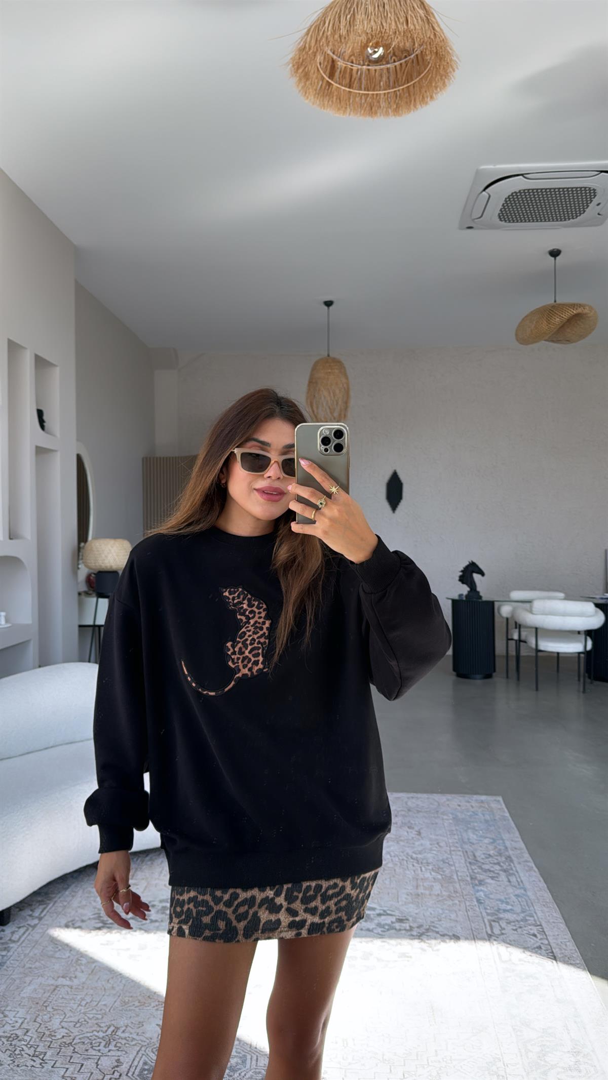 Siyah Kaplan Nakışlı İki İplik Sweatshirt