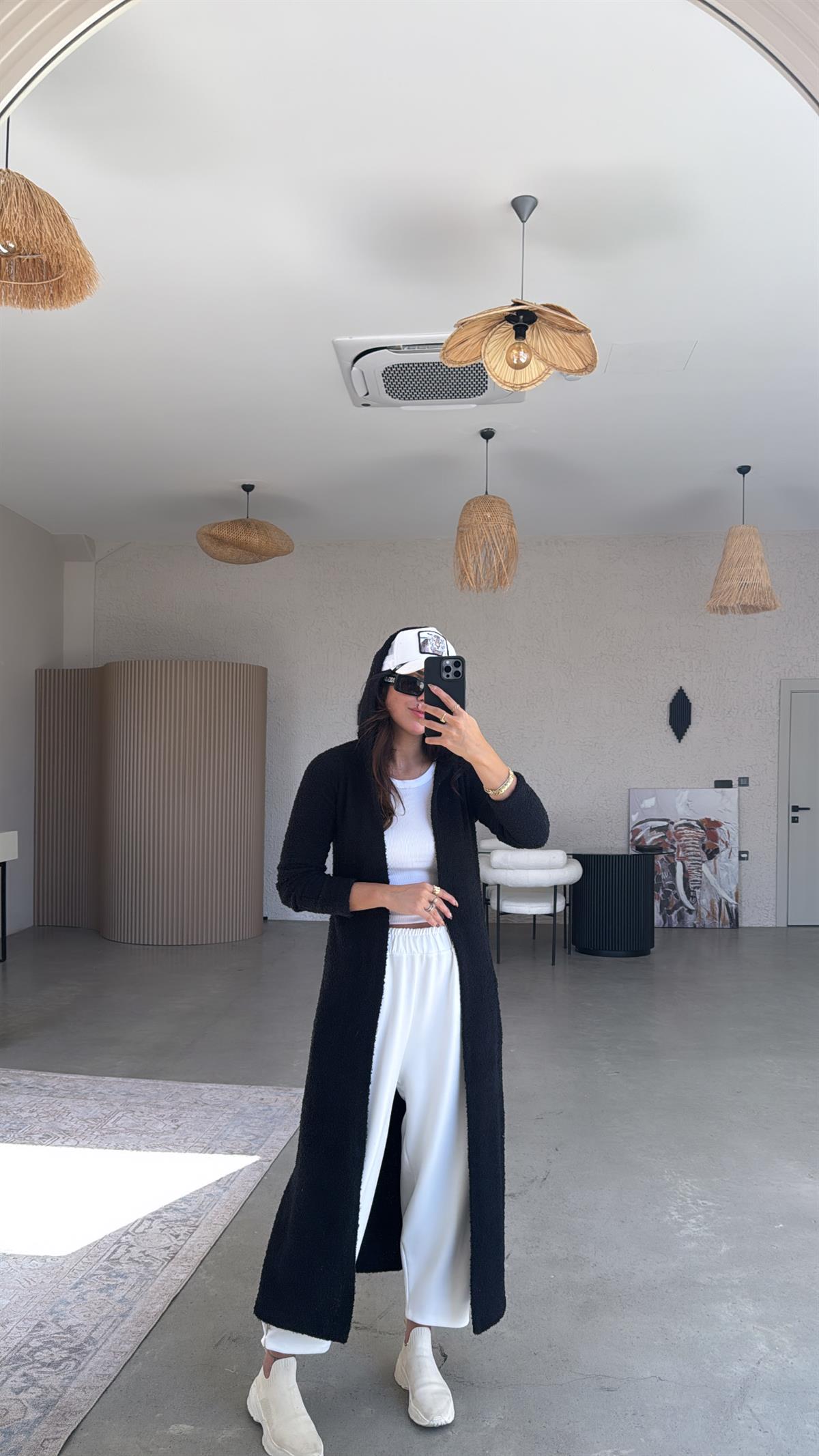 Siyah Kapüşonlu Uzun Hırka