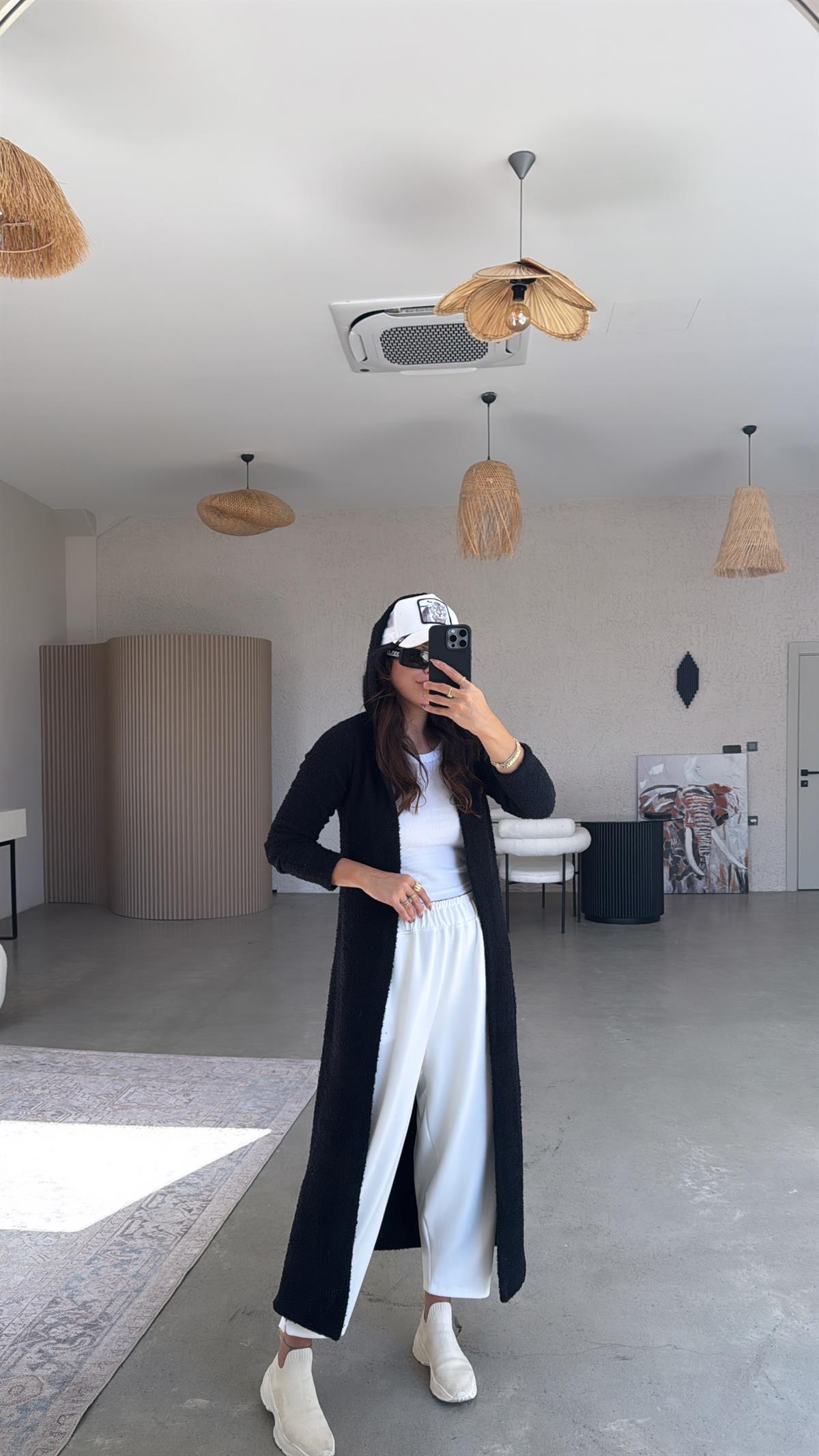 Siyah Kapüşonlu Uzun Hırka