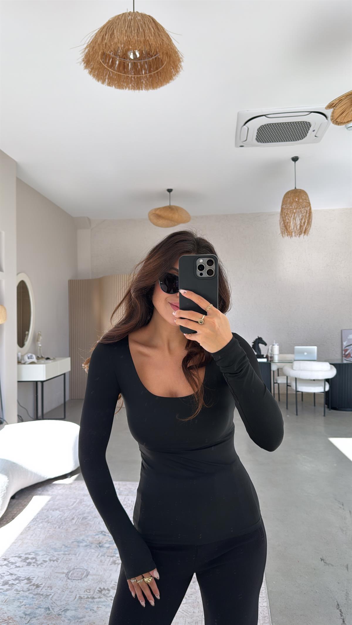 Siyah Kare Yaka Poliamid Bluz