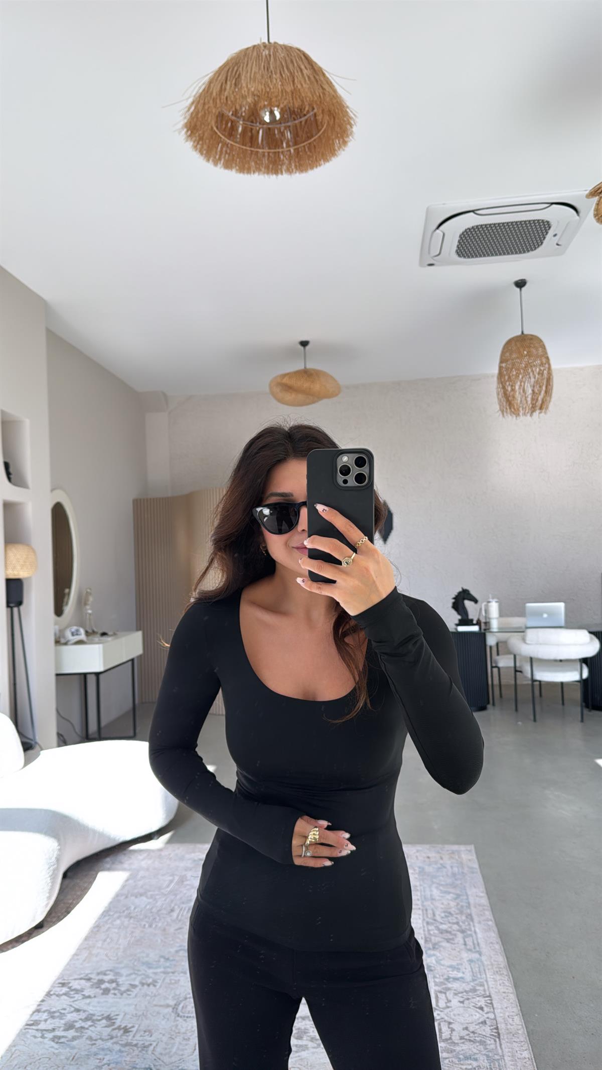 Siyah Kare Yaka Poliamid Bluz