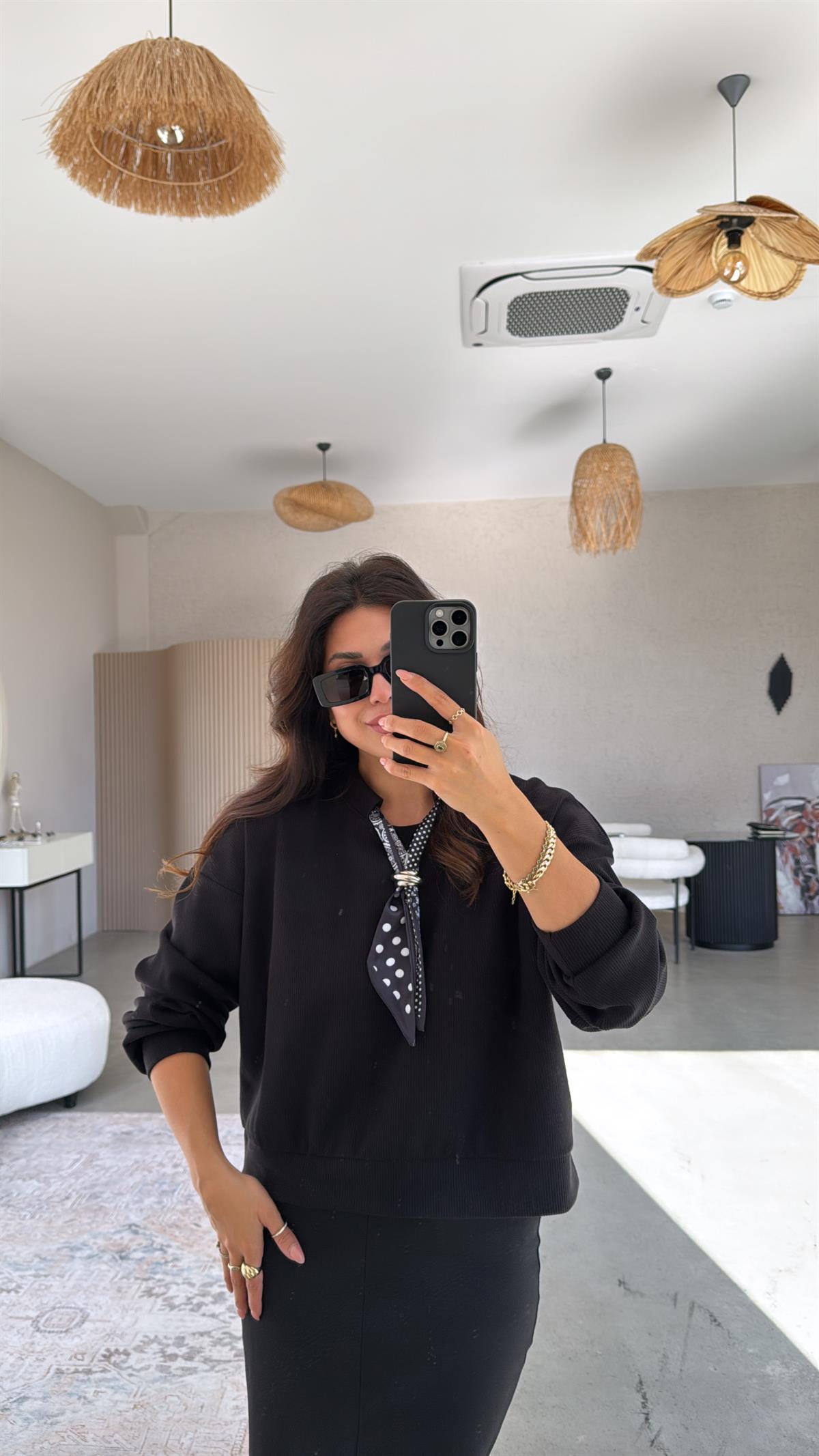 Siyah Kaşkorse Fularlı Sweatshirt