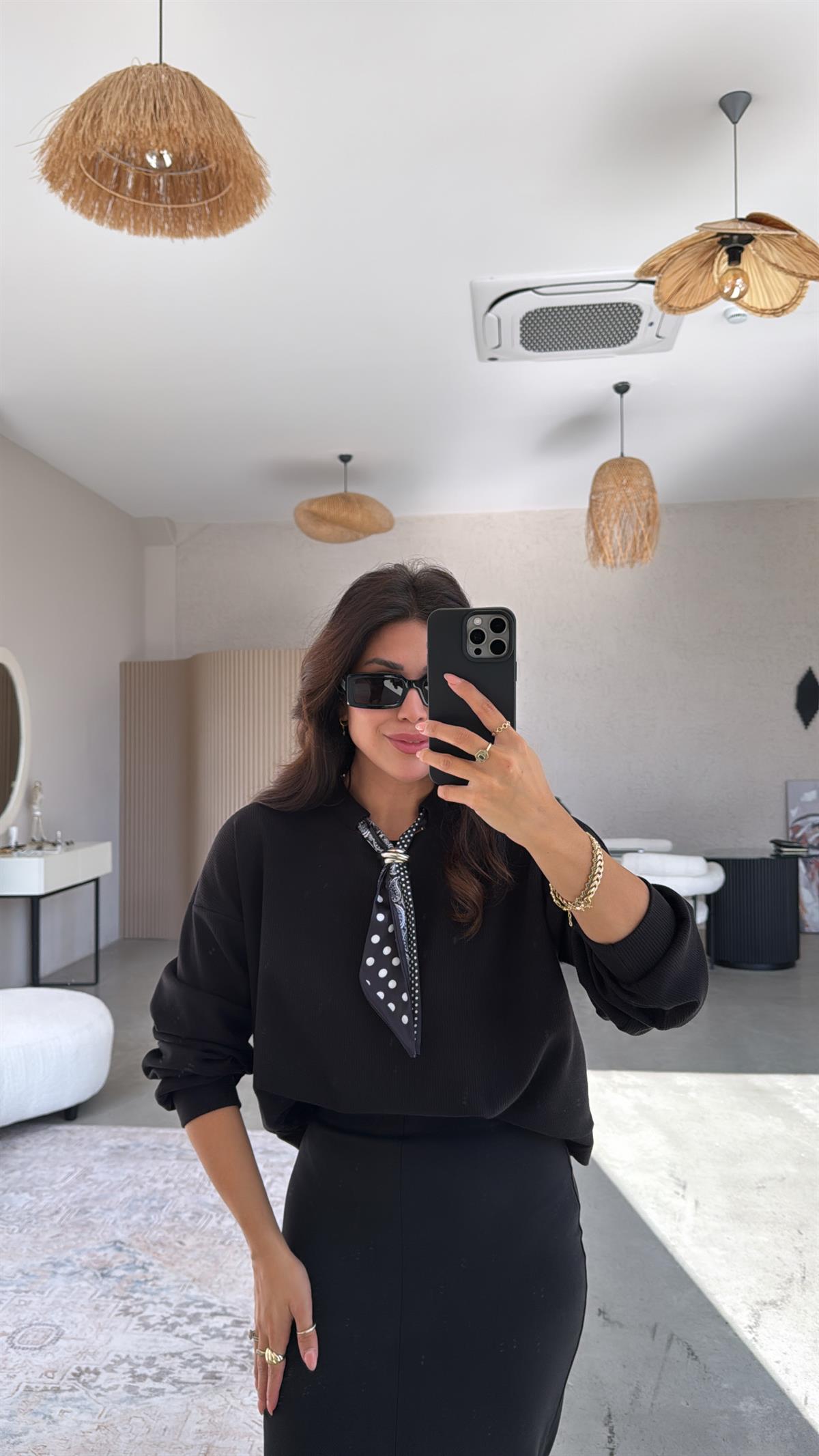 Siyah Kaşkorse Fularlı Sweatshirt