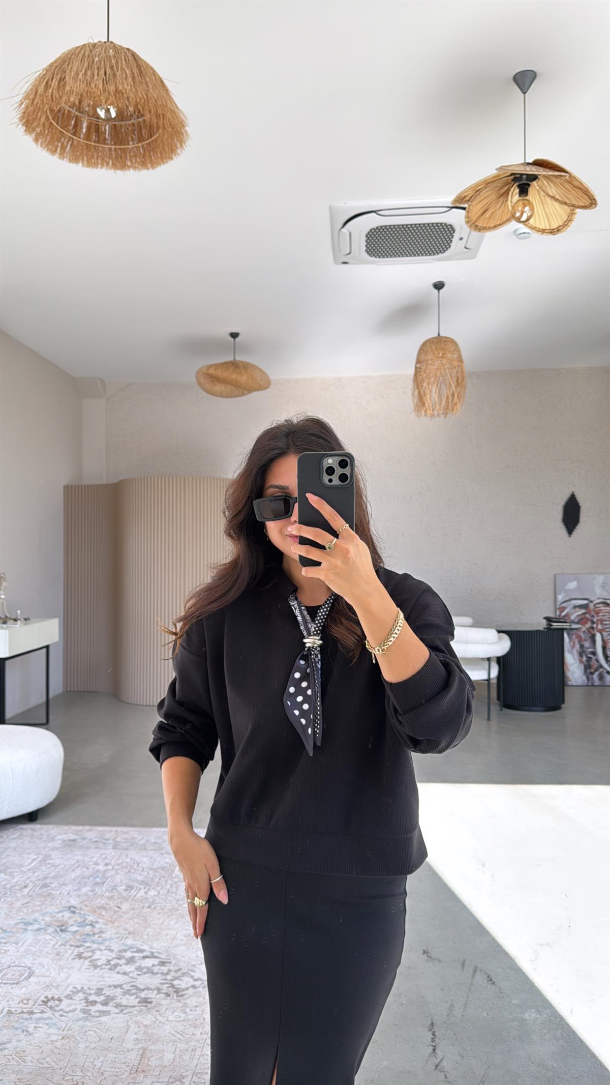 Siyah Kaşkorse Fularlı Sweatshirt