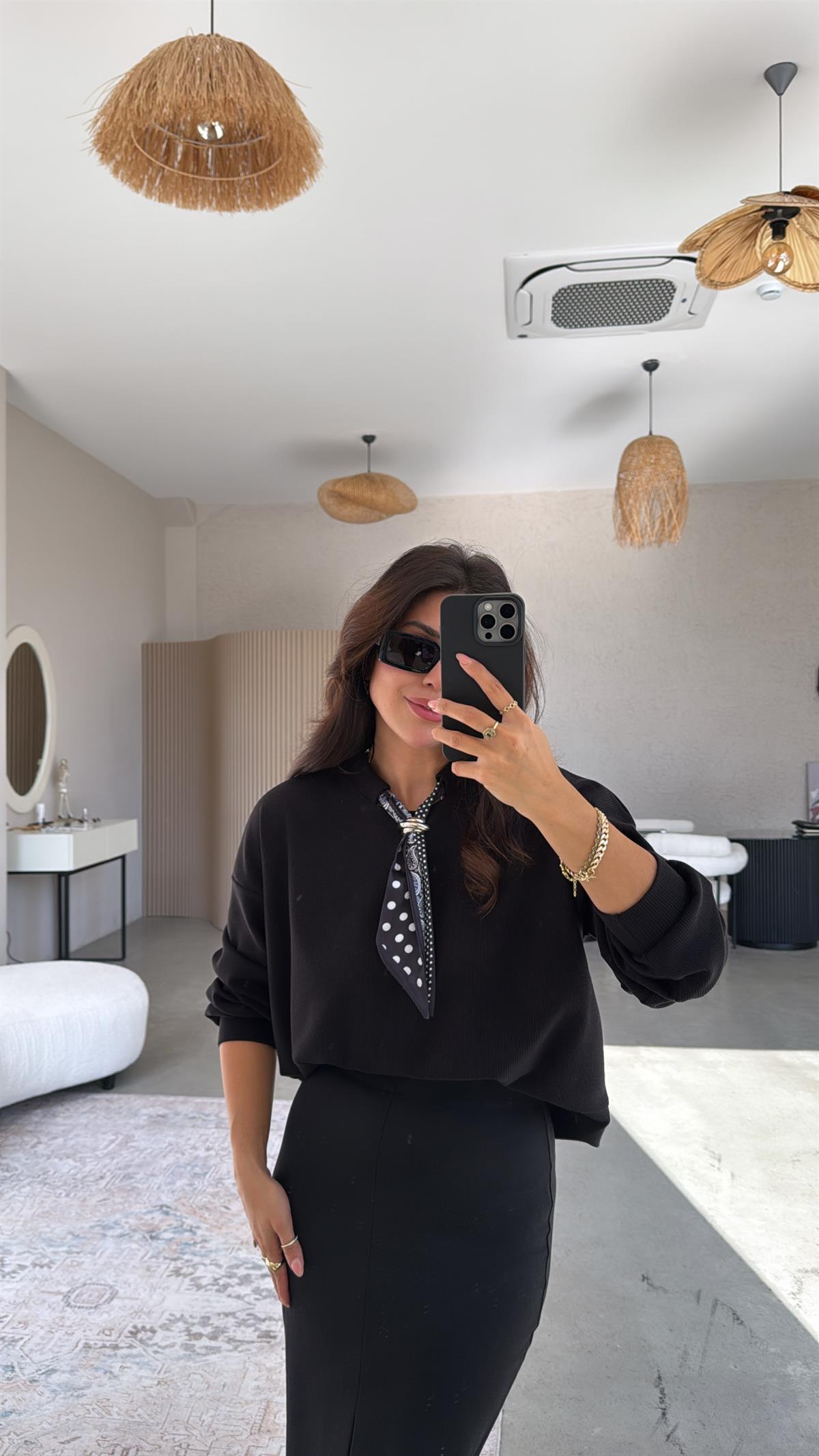 Siyah Kaşkorse Fularlı Sweatshirt