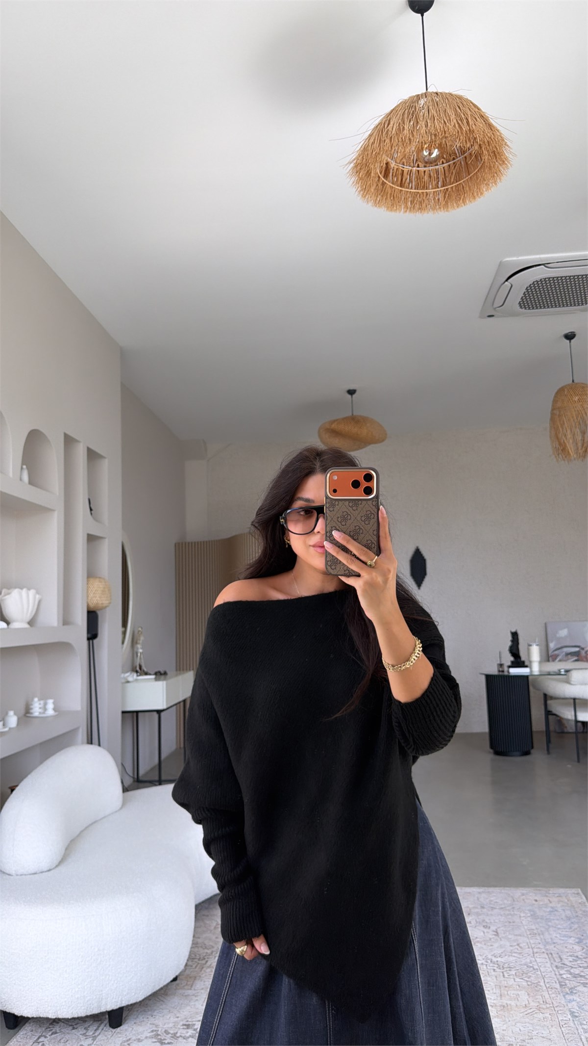 Siyah Kayık Yaka Asimetrik Triko Bluz