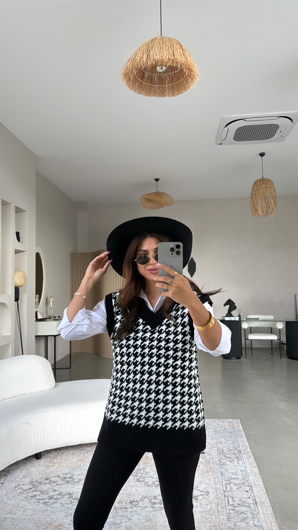 Siyah Kazayağı Süveter