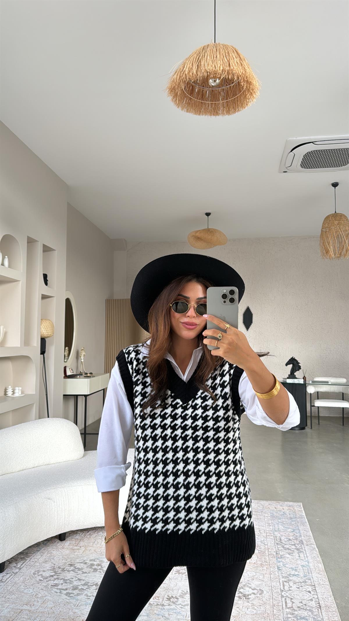 Siyah Kazayağı Süveter