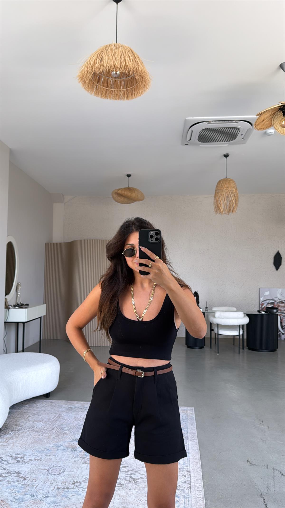 Siyah Kemerli Gabardin Şort