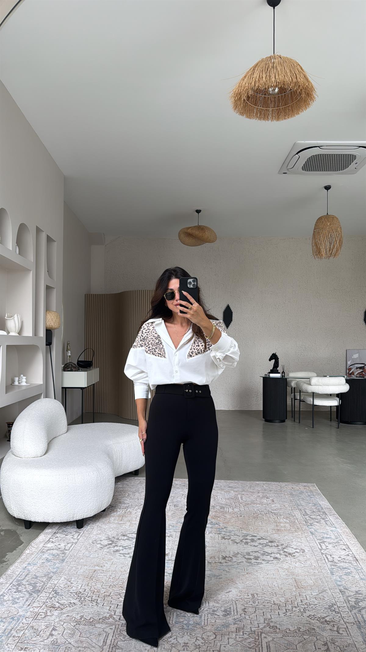 Siyah Kemerli Toparlayıcı Kumaş Pantolon