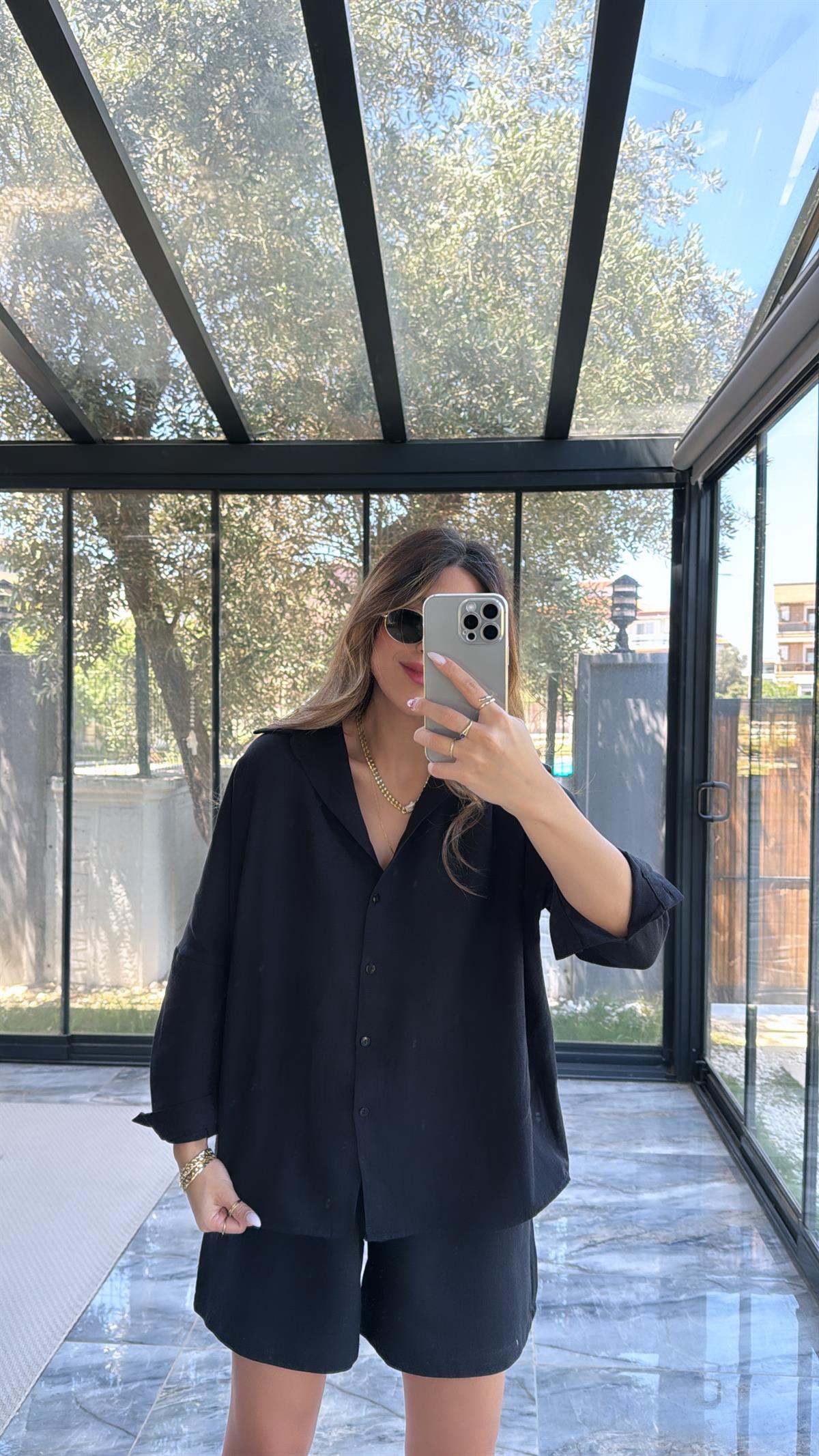 Siyah Keten Gömlekli Takım