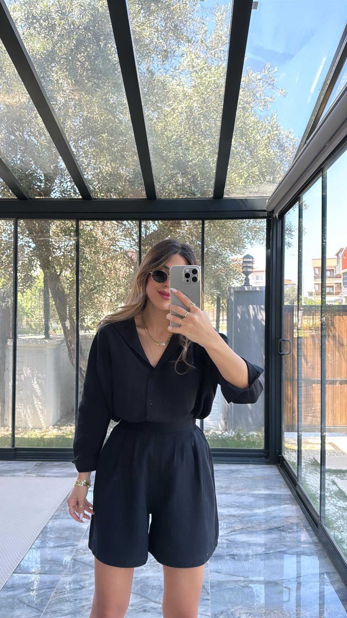 Siyah Keten Gömlekli Takım