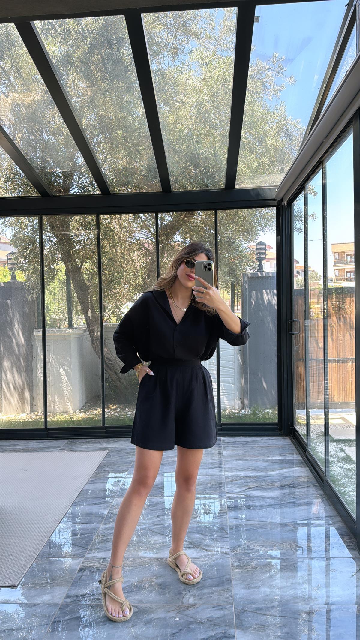 Siyah Keten Gömlekli Takım