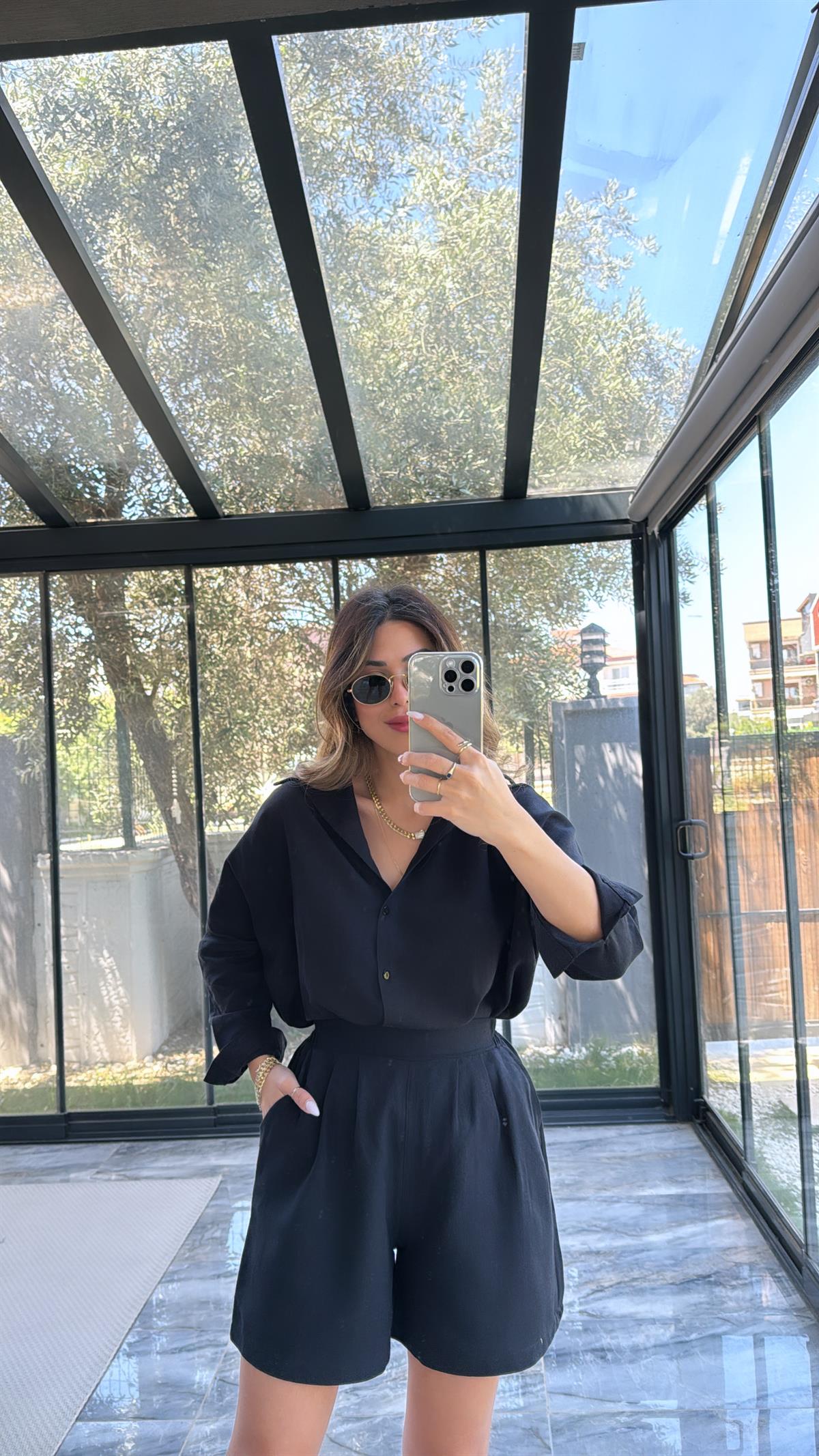 Siyah Keten Gömlekli Takım