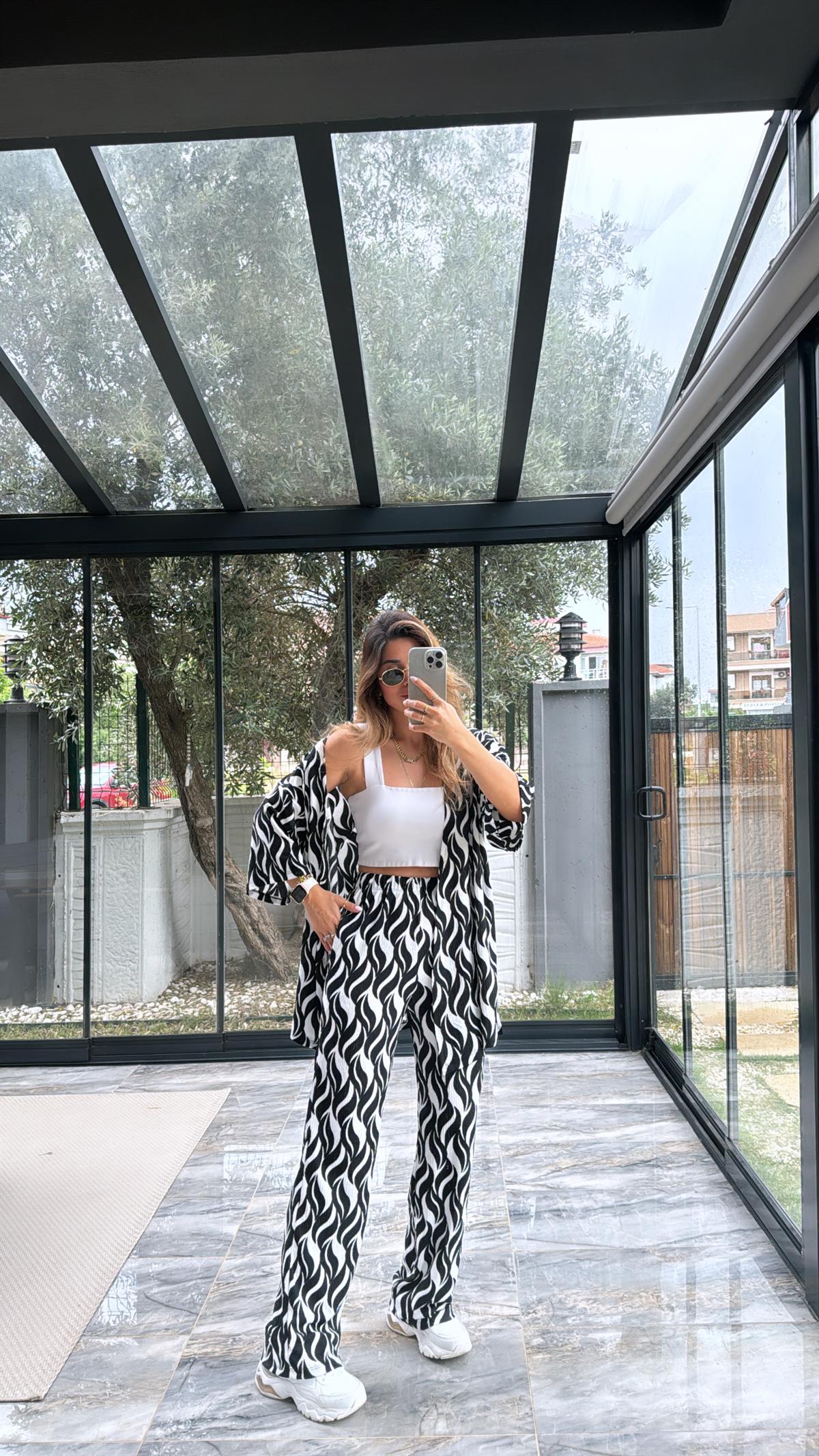 Siyah Kimonolu Takım