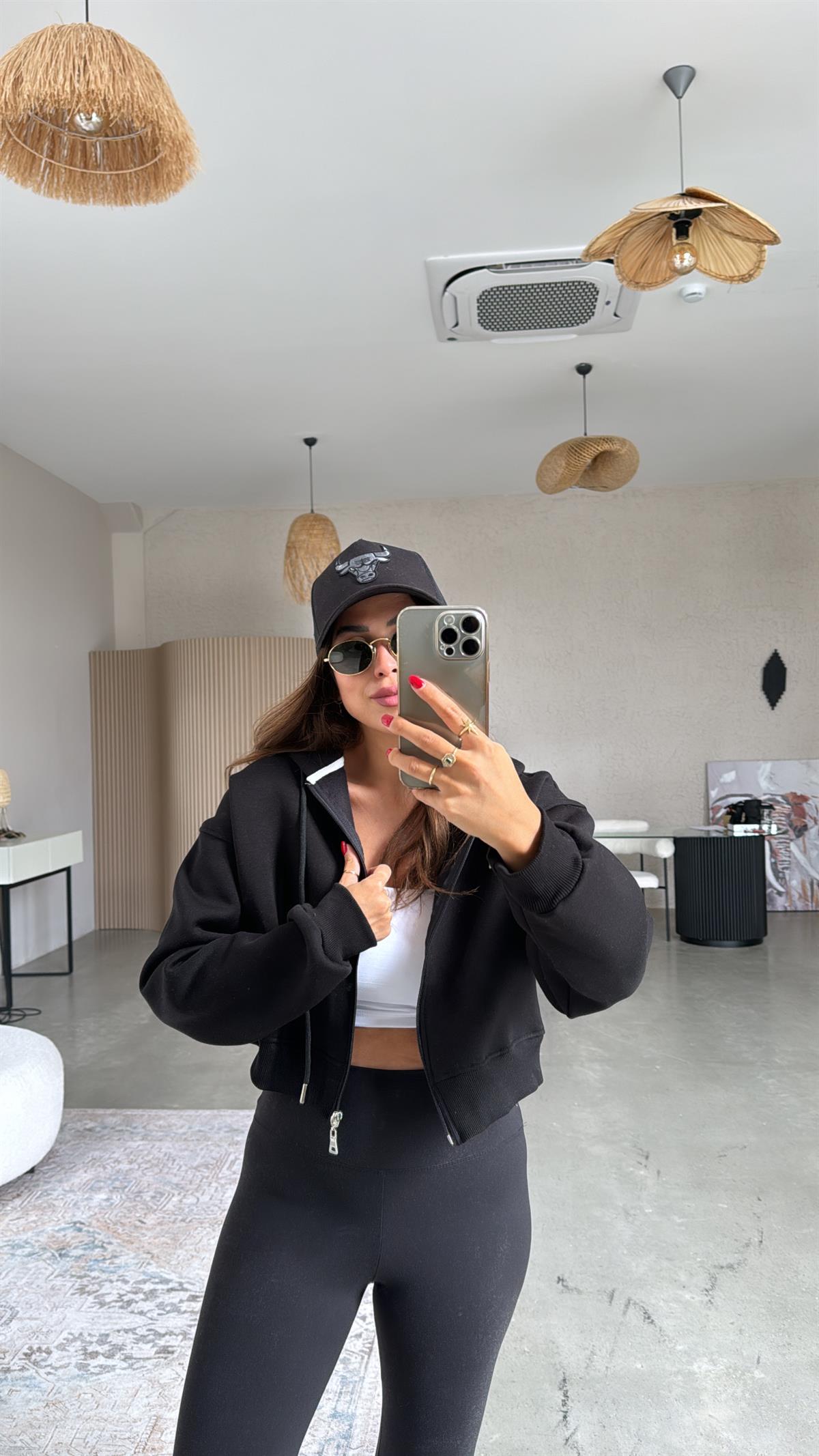 Siyah Kısa Fermuarlı Şardonlu Ceket