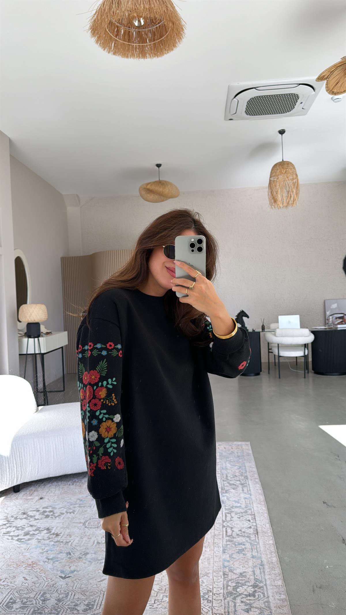 Siyah Kolları Çiçekli Sweat Elbise