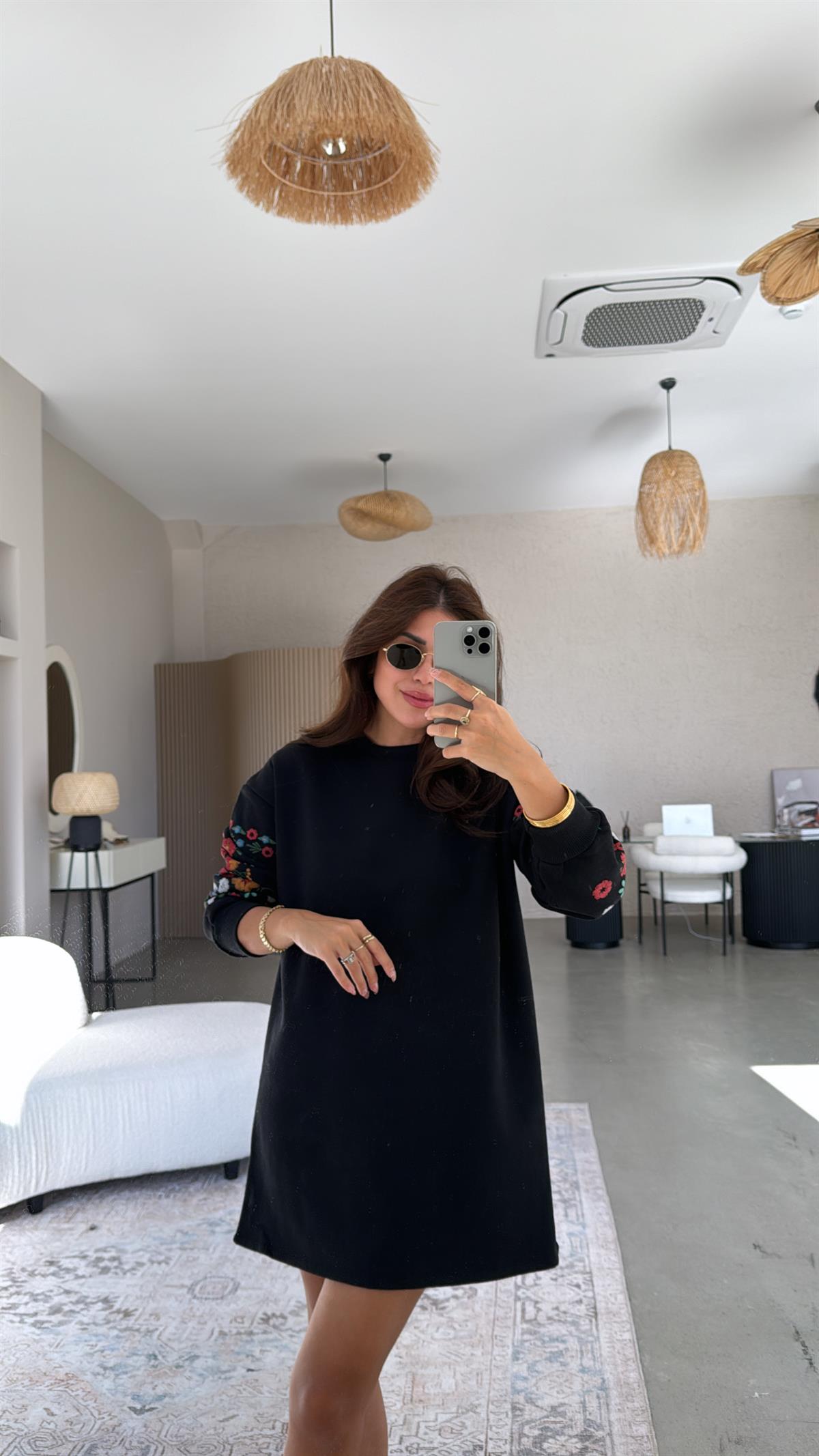 Siyah Kolları Çiçekli Sweat Elbise