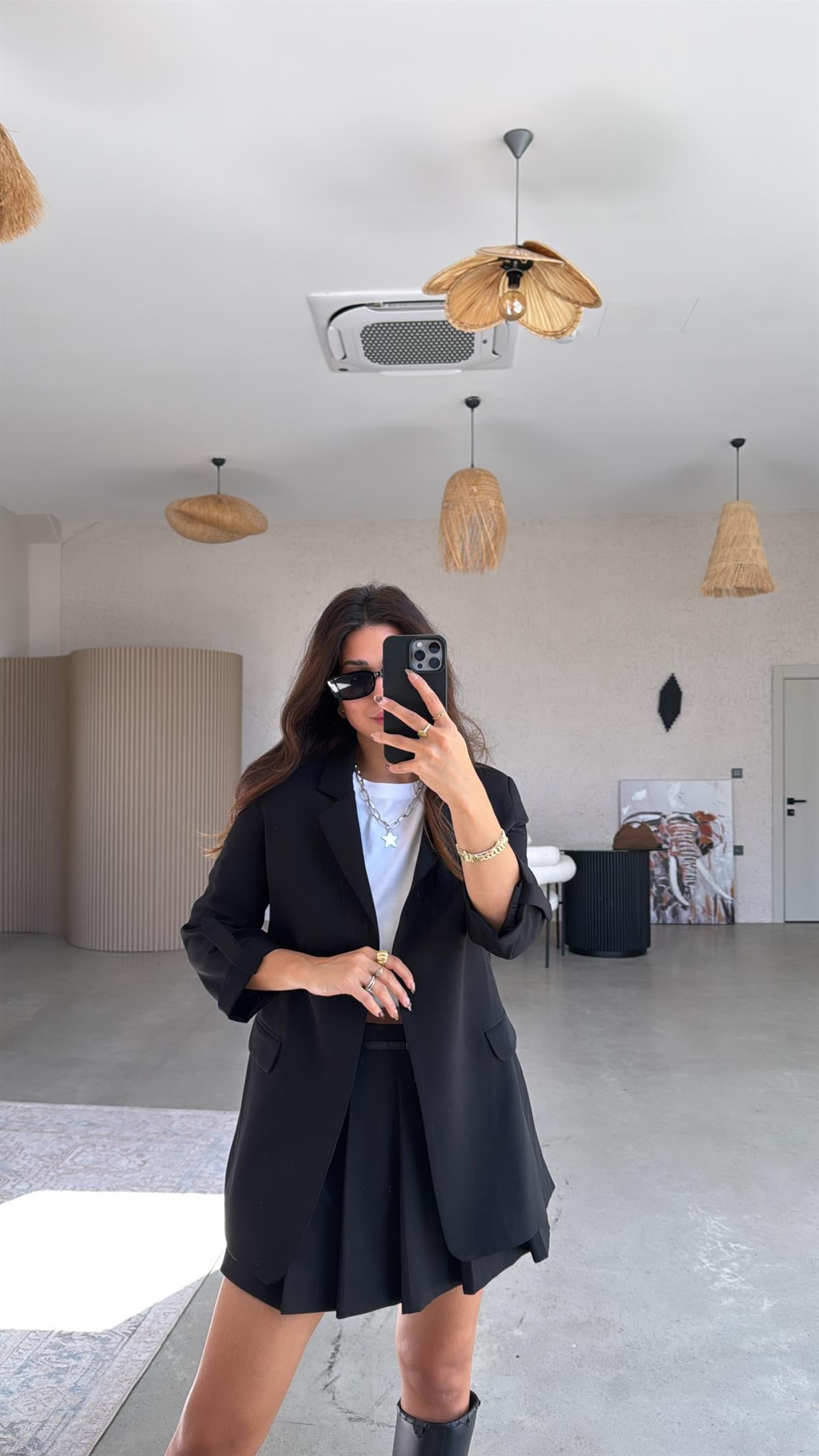 Siyah Kolları Katlı Astarlı Ceket