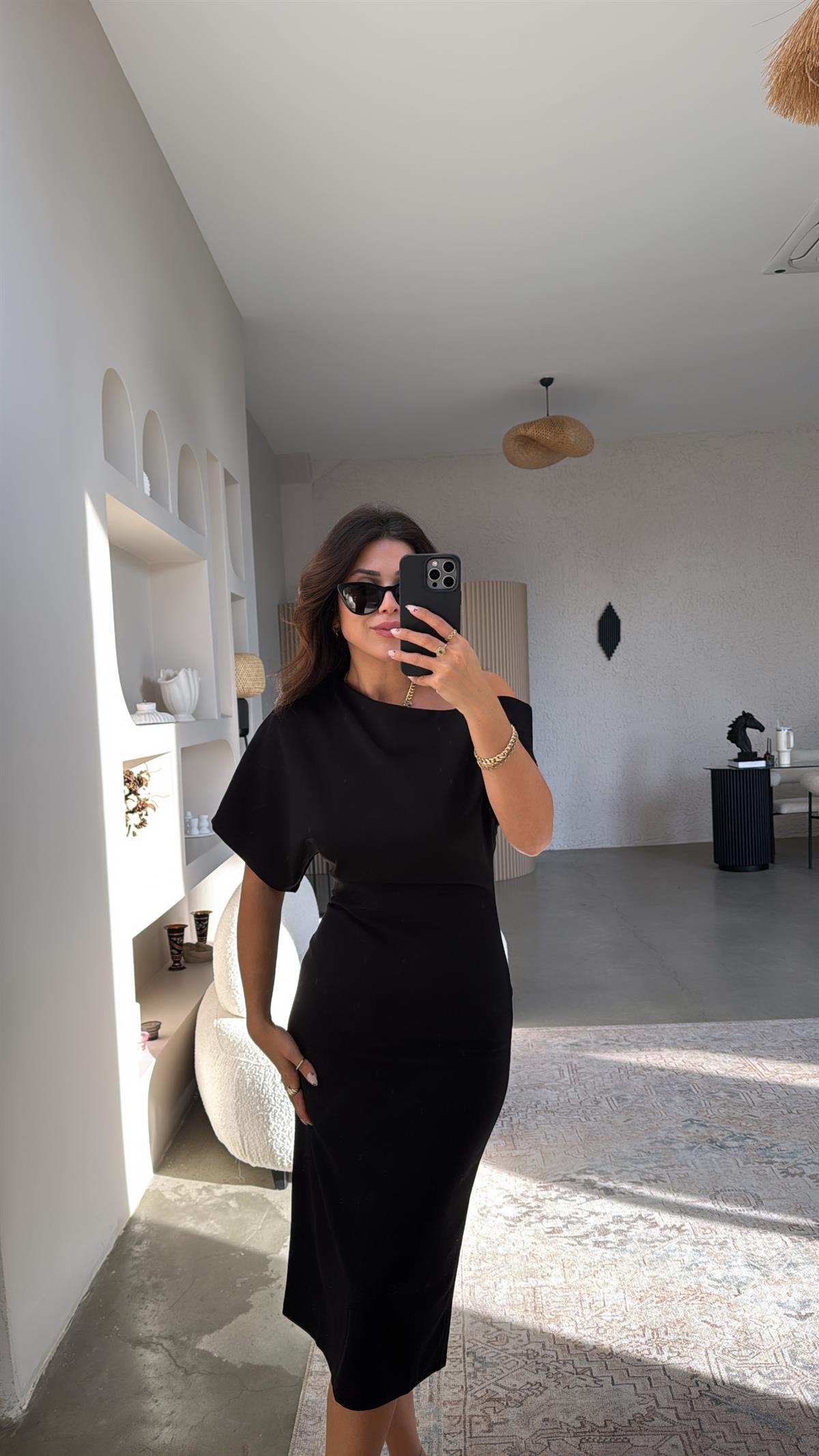 Siyah Krep Zr Model Omzu Açık Elbise