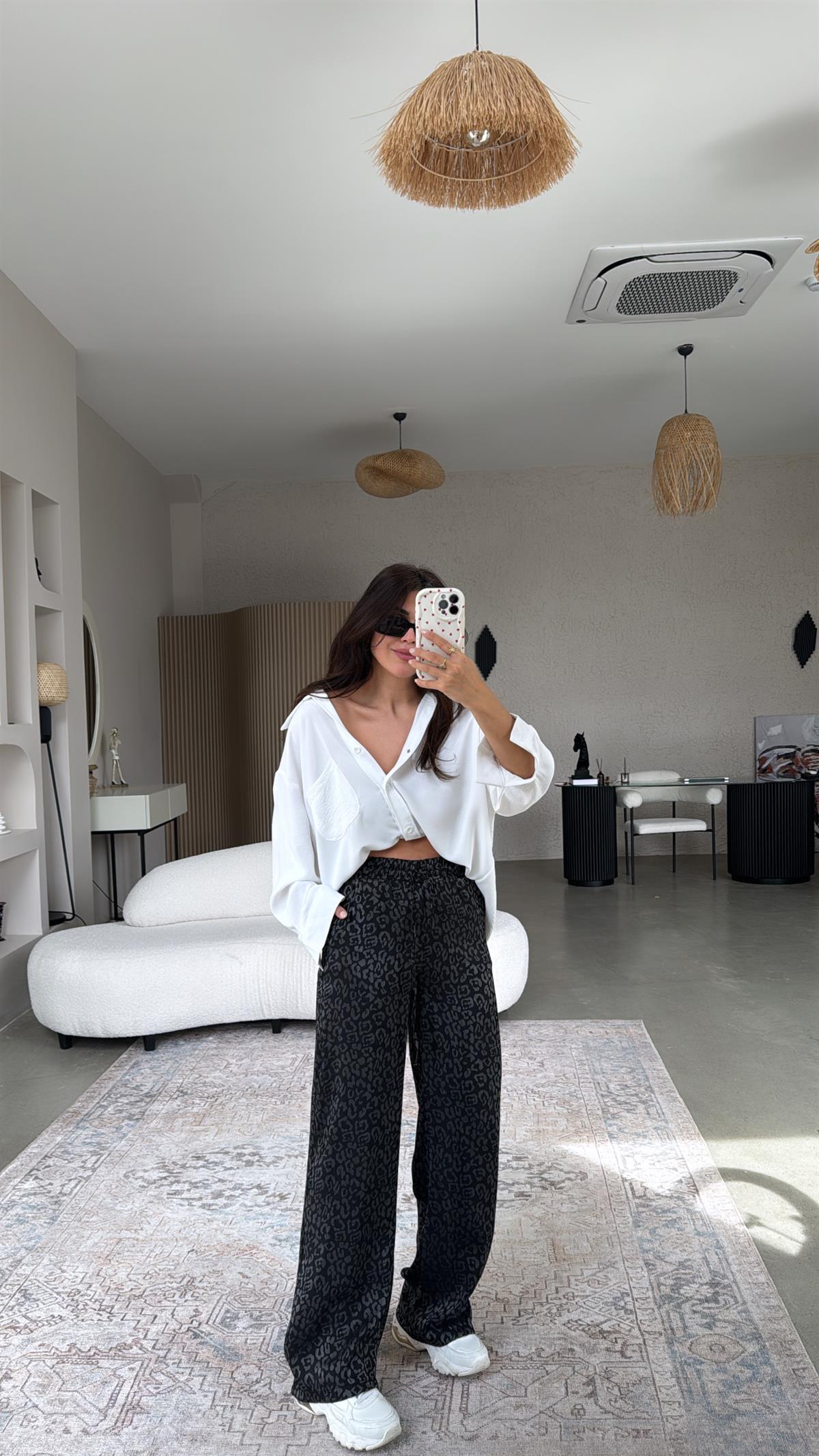 Siyah Leopar Desenli İpek Saten Pantolon