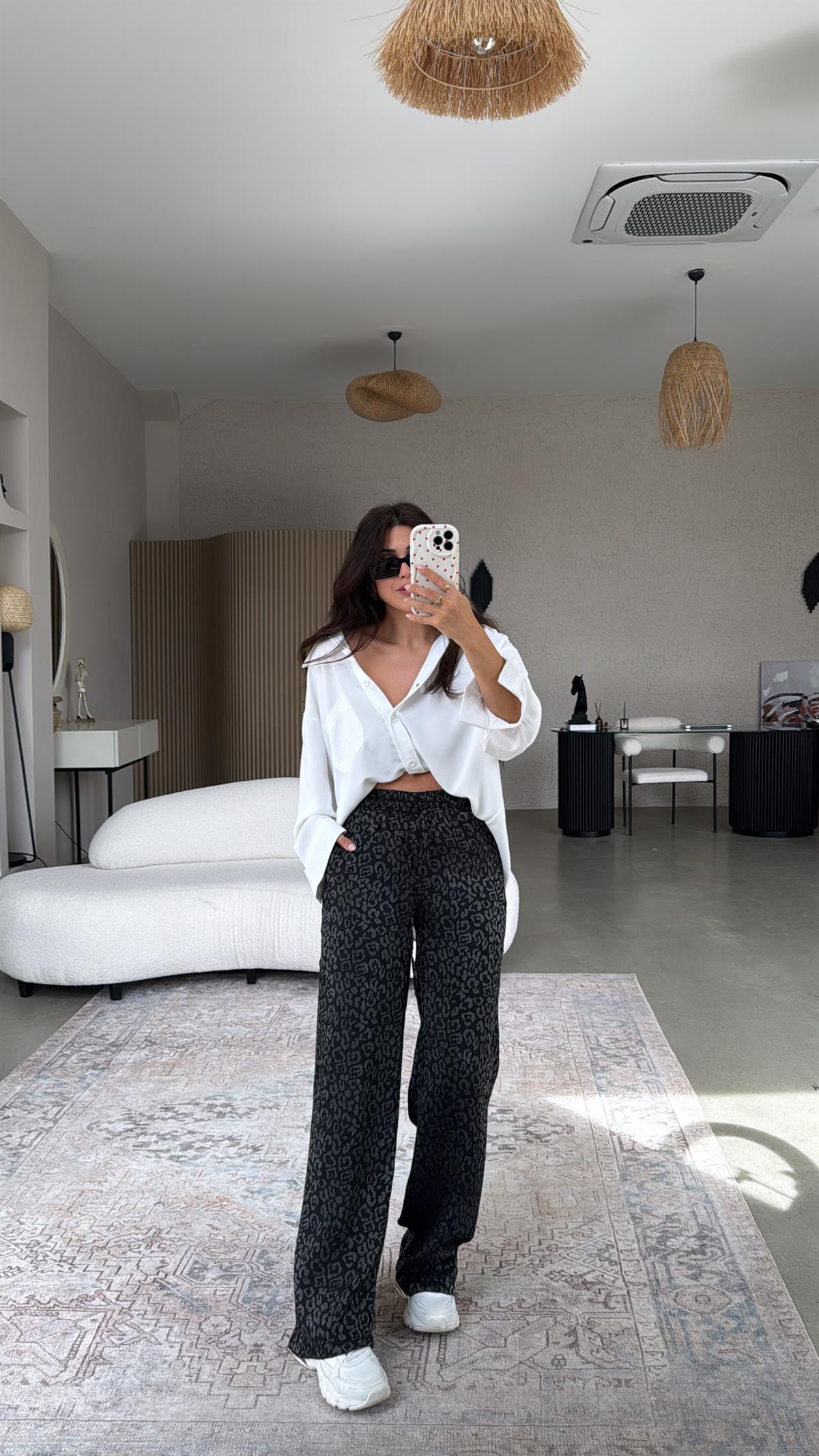 Siyah Leopar Desenli İpek Saten Pantolon