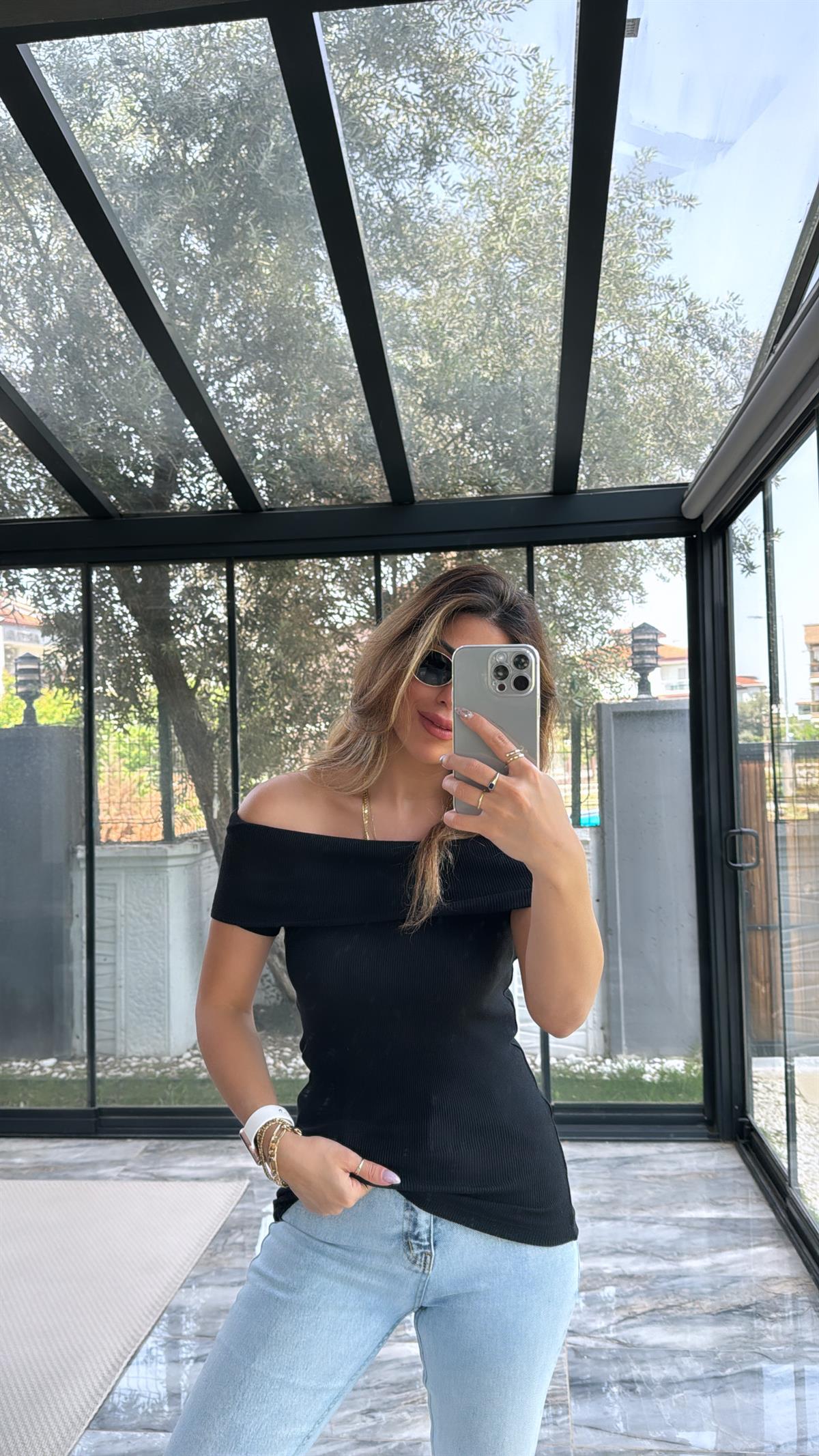 Siyah Madonna Kısa Kol Bluz