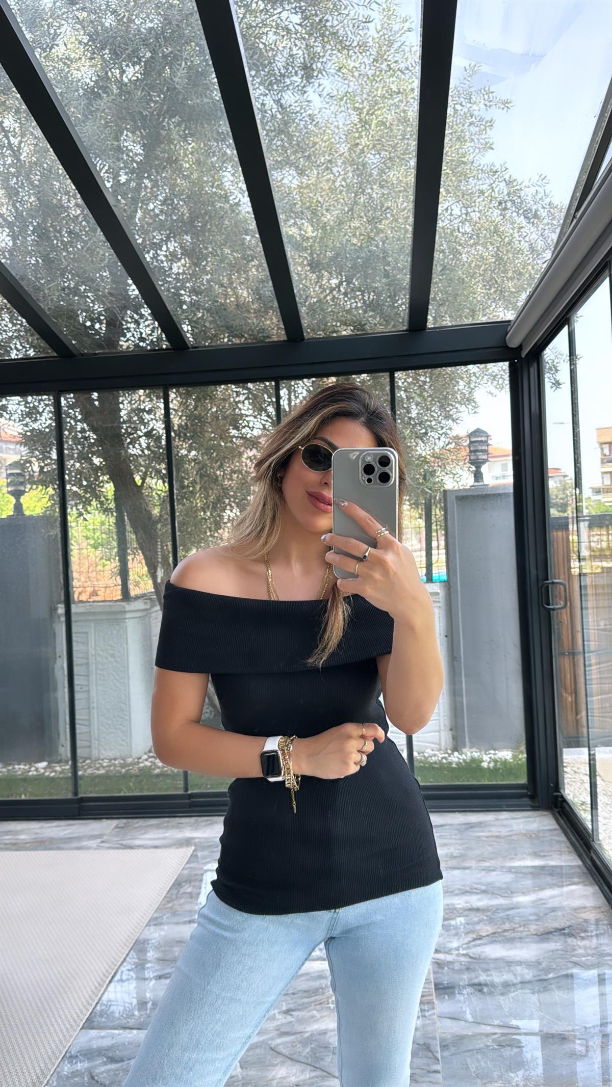 Siyah Madonna Kısa Kol Bluz