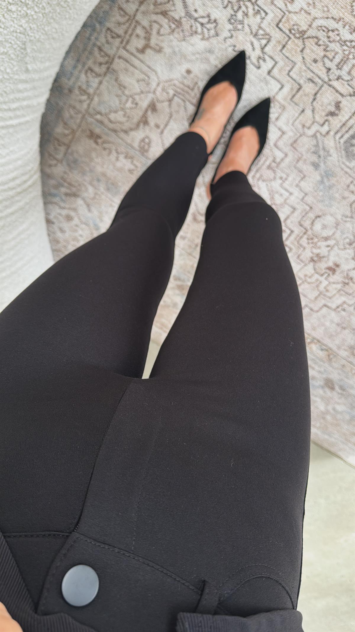 Siyah Mat Düğmeli Çelik Tayt Pantolon