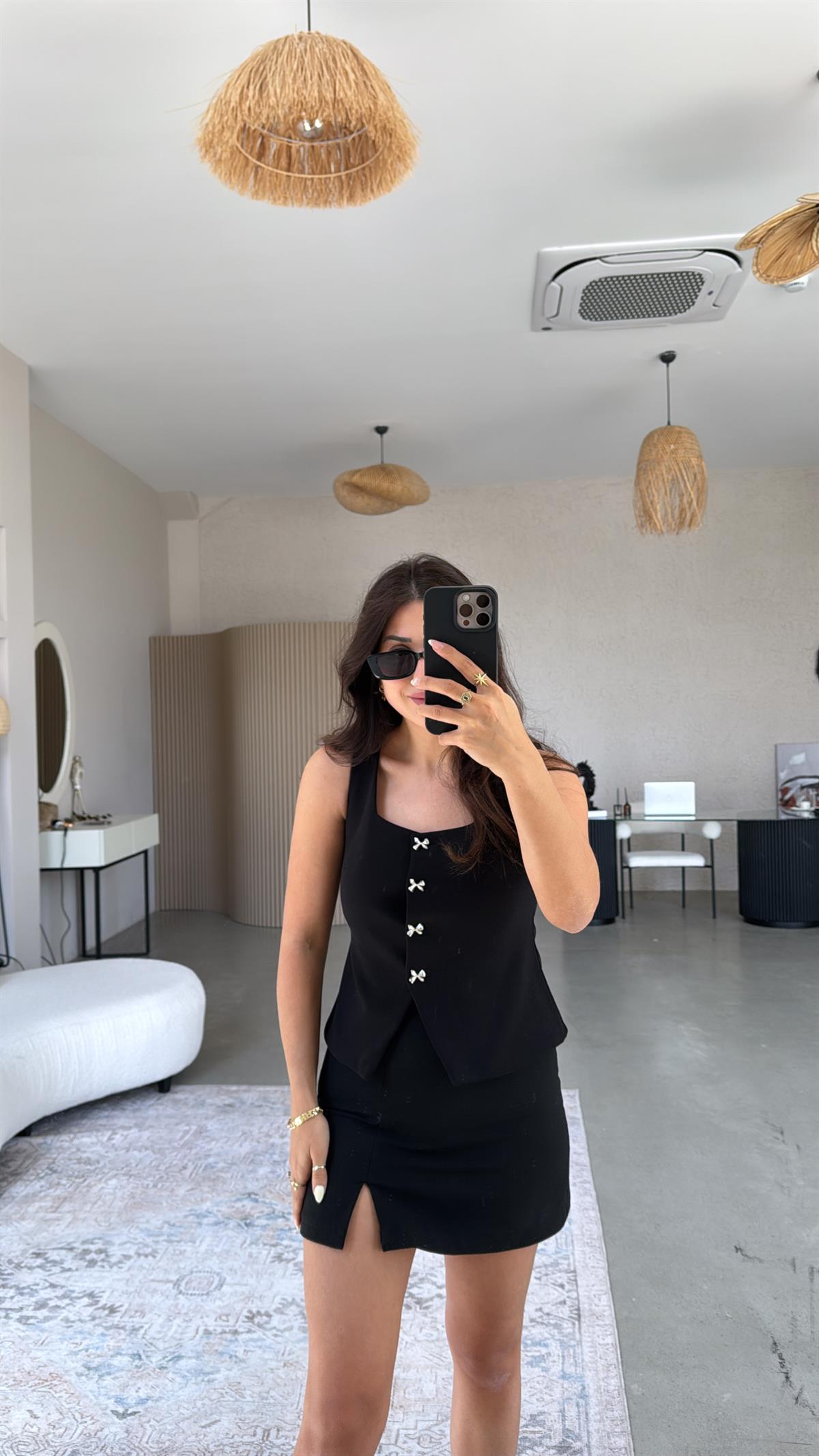 Siyah Mini Yırtmaçlı Şort Etek