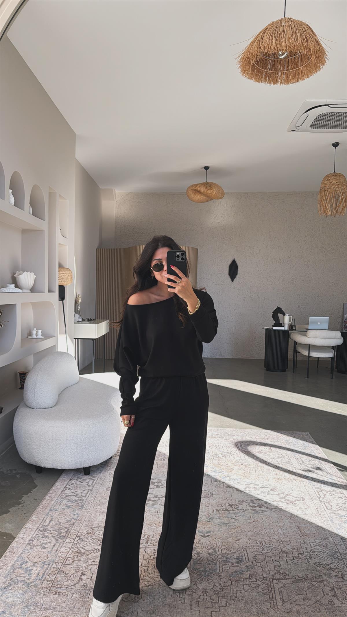 Siyah Modal Kayık Yakalı Takım