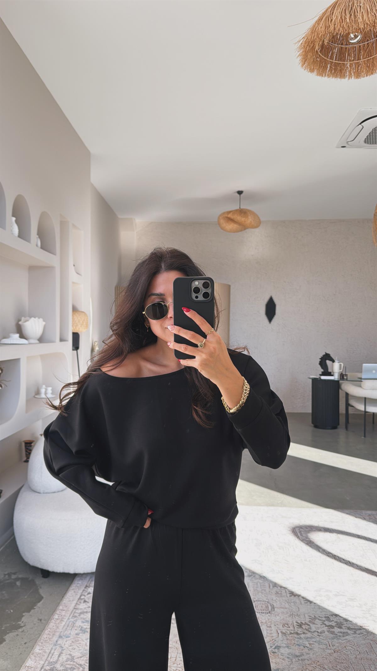 Siyah Modal Kayık Yakalı Takım