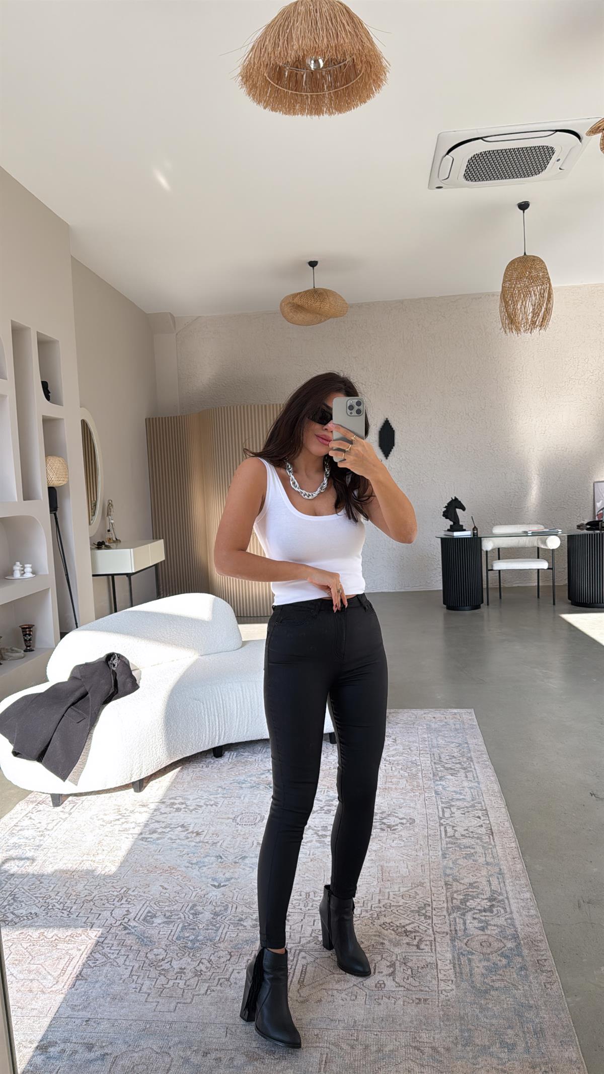 Siyah Mumlu Likralı Pantolon