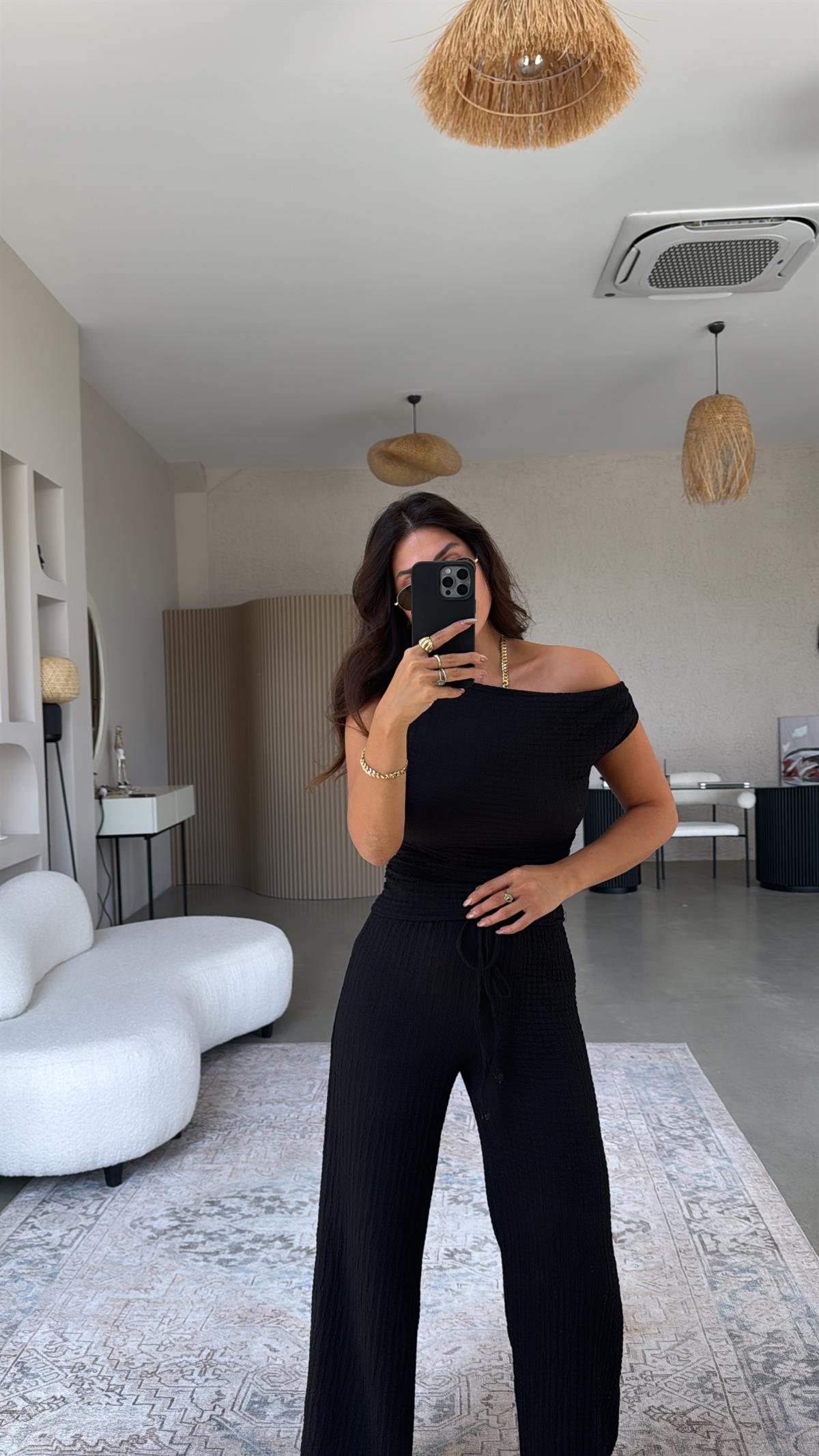 Siyah Omzu Açık Büzgülü Gofre Takım