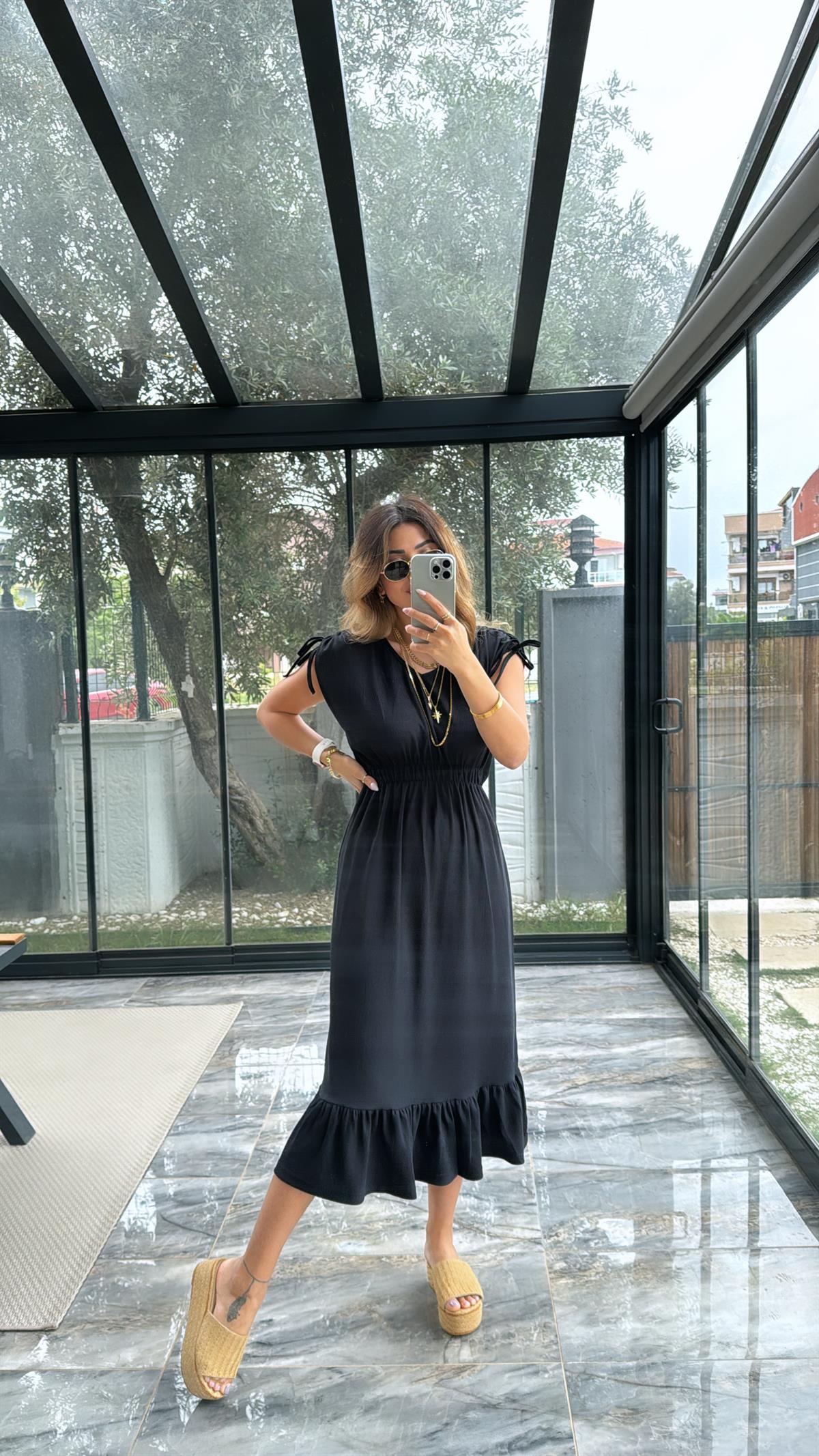 Siyah Omzu Büzgülü V Yaka Elbise