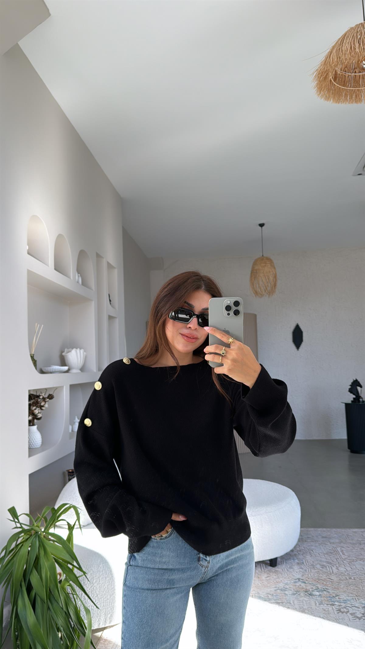 Siyah Omzu Gold Düğme Detaylı Triko