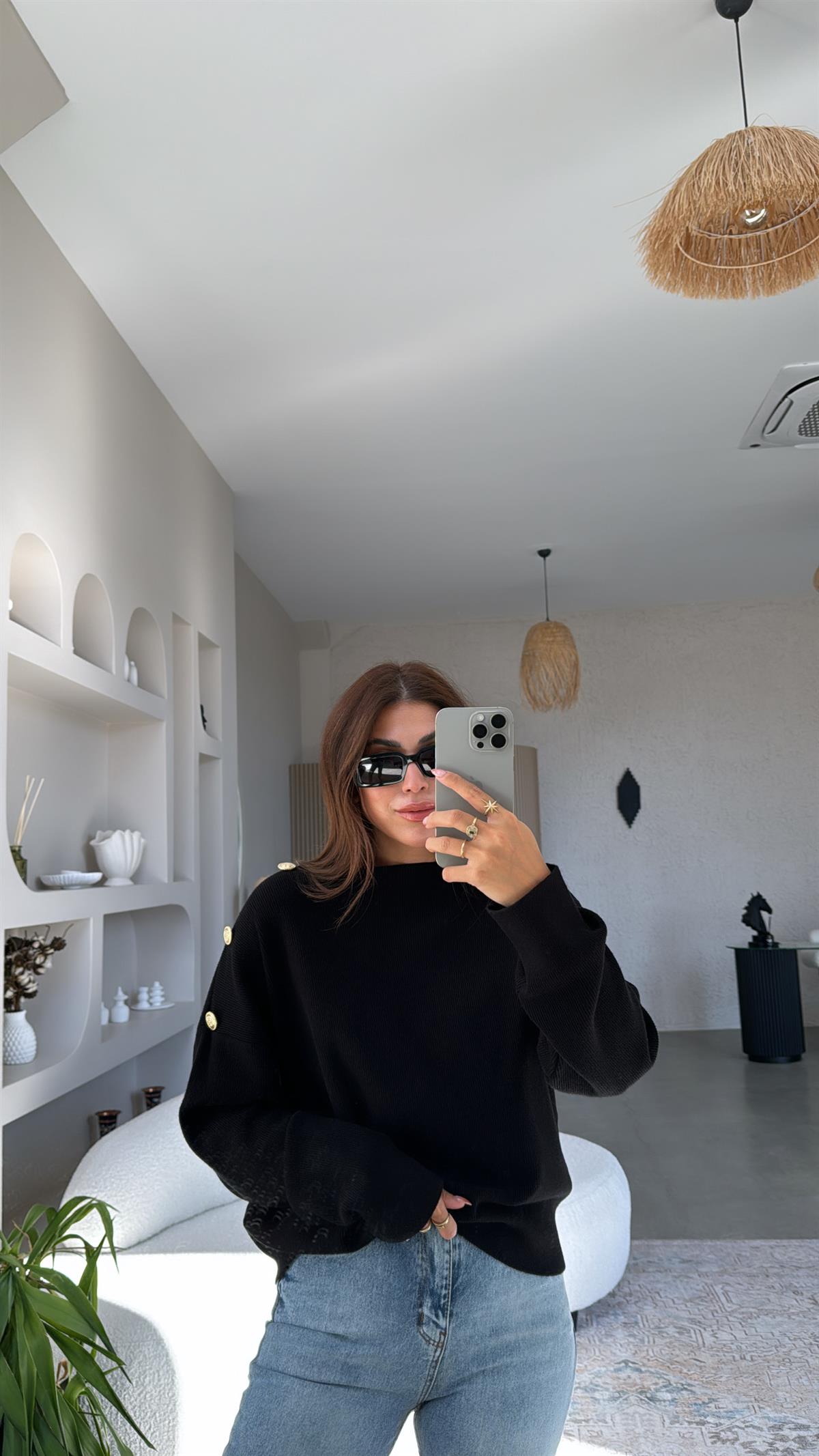 Siyah Omzu Gold Düğme Detaylı Triko