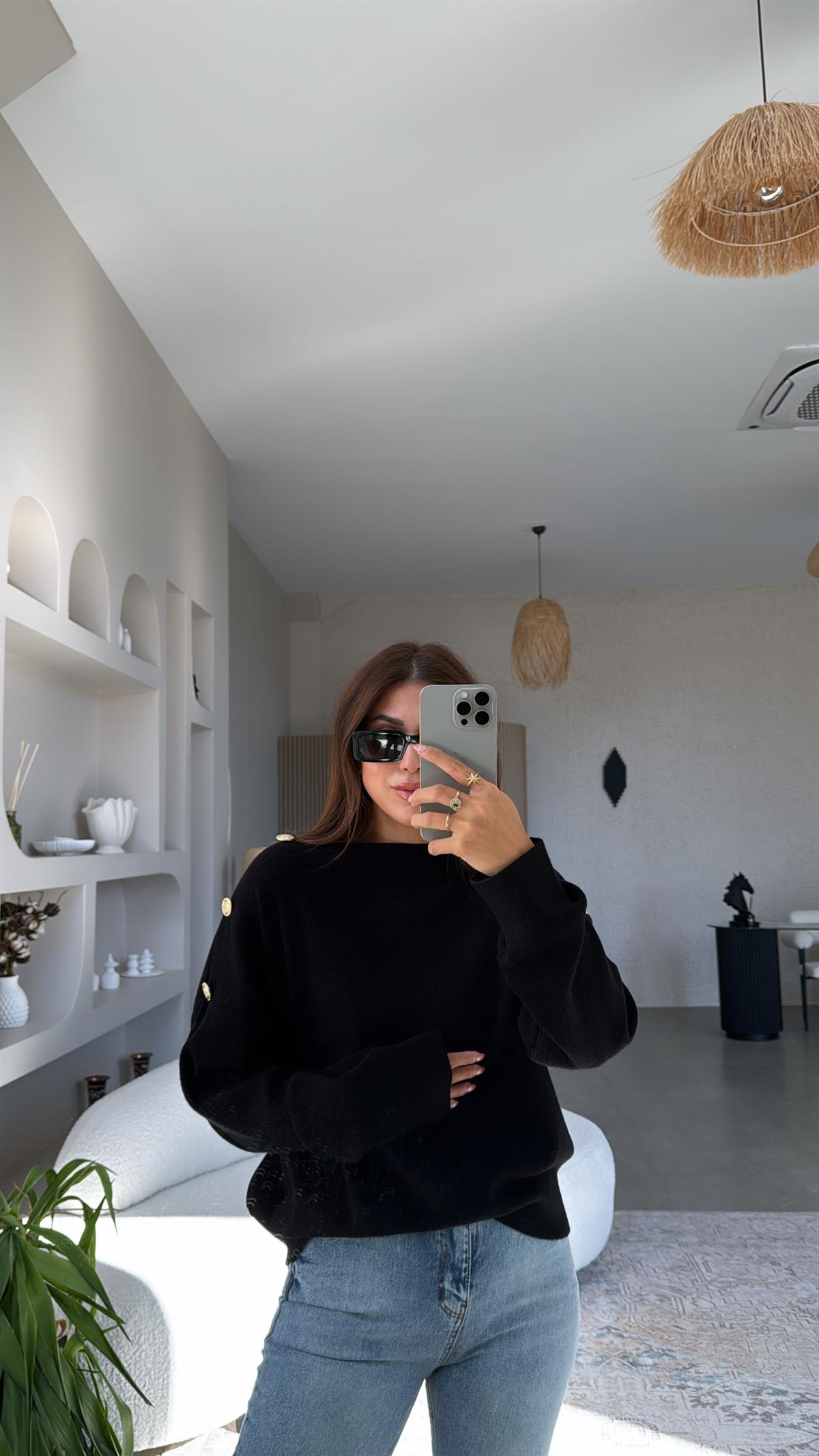 Siyah Omzu Gold Düğme Detaylı Triko